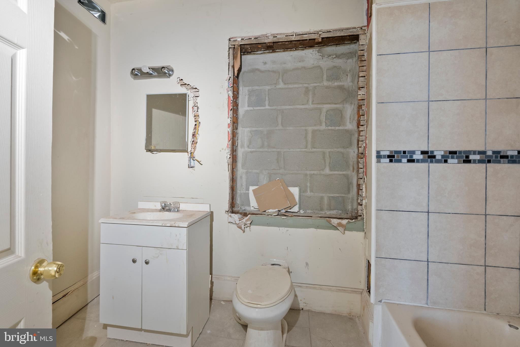 GERMANTOWN (WEST) - Commercial Sale