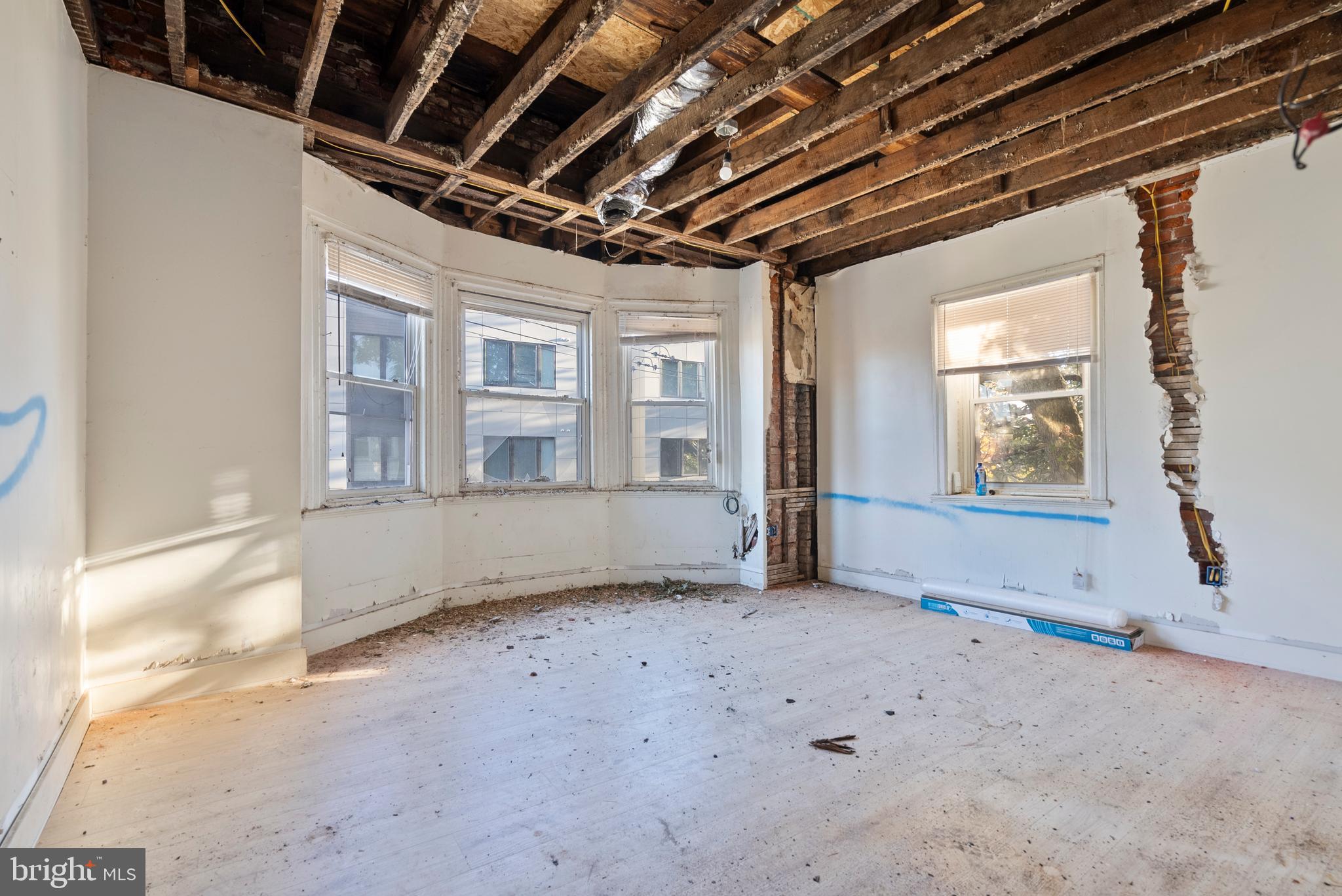 GERMANTOWN (WEST) - Commercial Sale