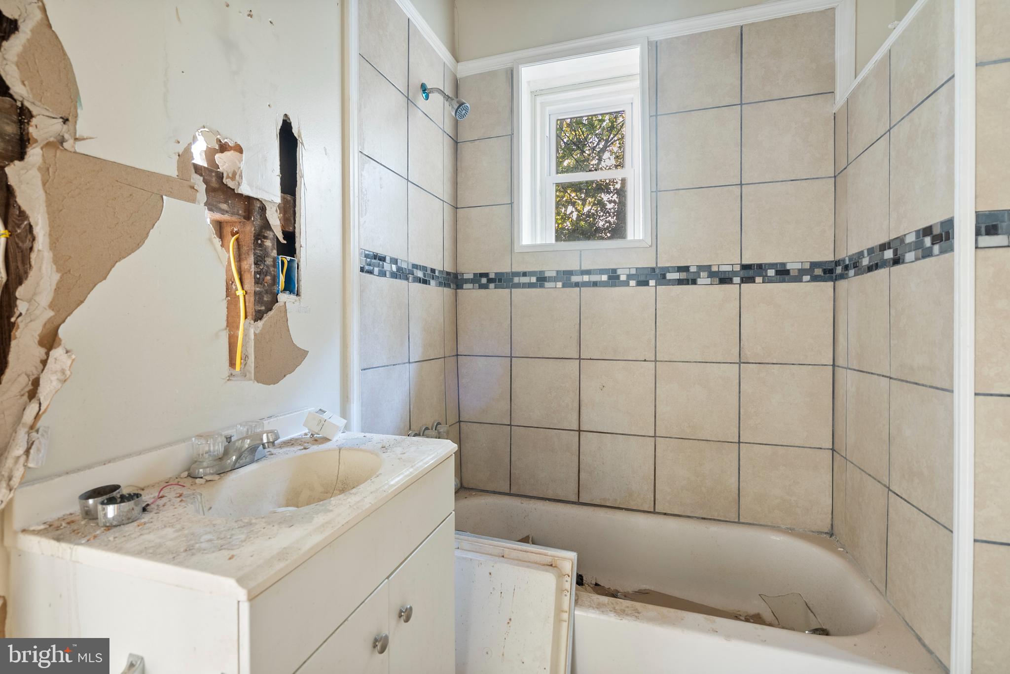 GERMANTOWN (WEST) - Commercial Sale