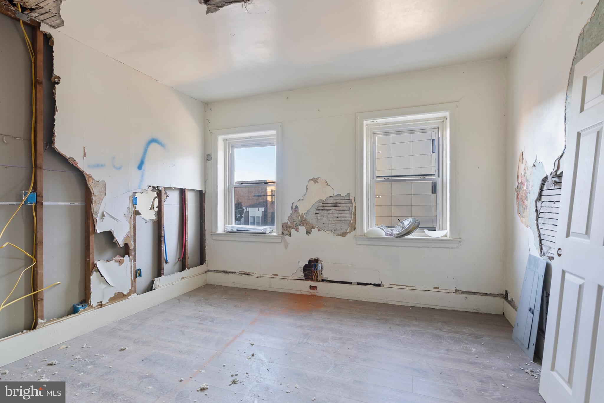 GERMANTOWN (WEST) - Commercial Sale