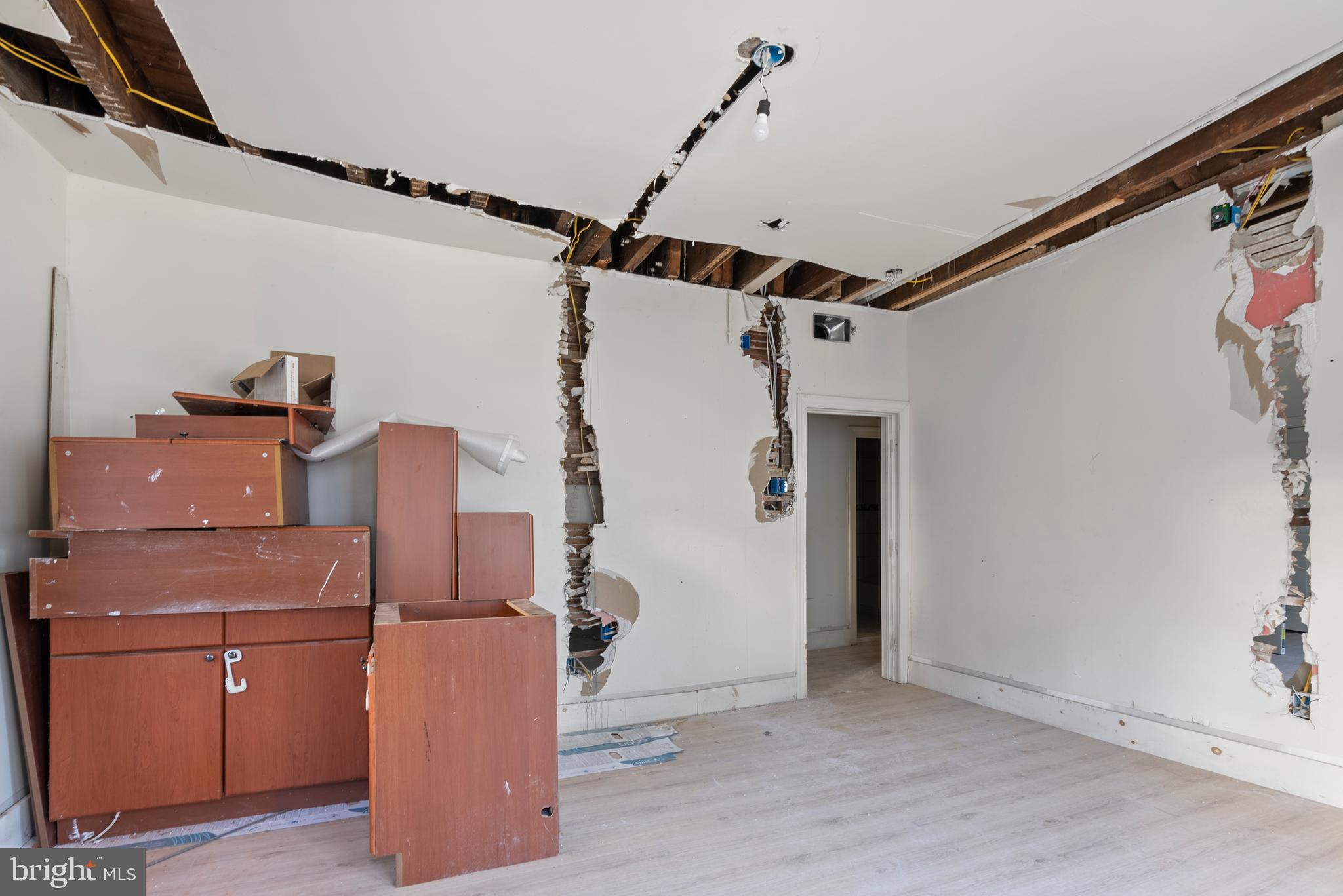 GERMANTOWN (WEST) - Commercial Sale