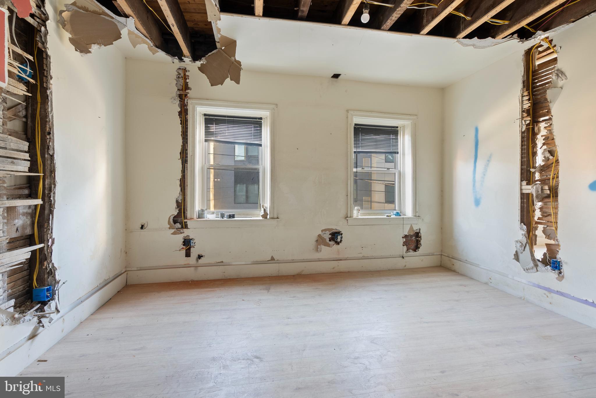 GERMANTOWN (WEST) - Commercial Sale