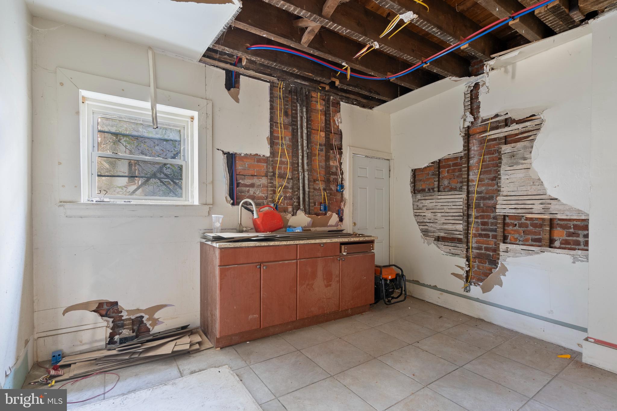 GERMANTOWN (WEST) - Commercial Sale