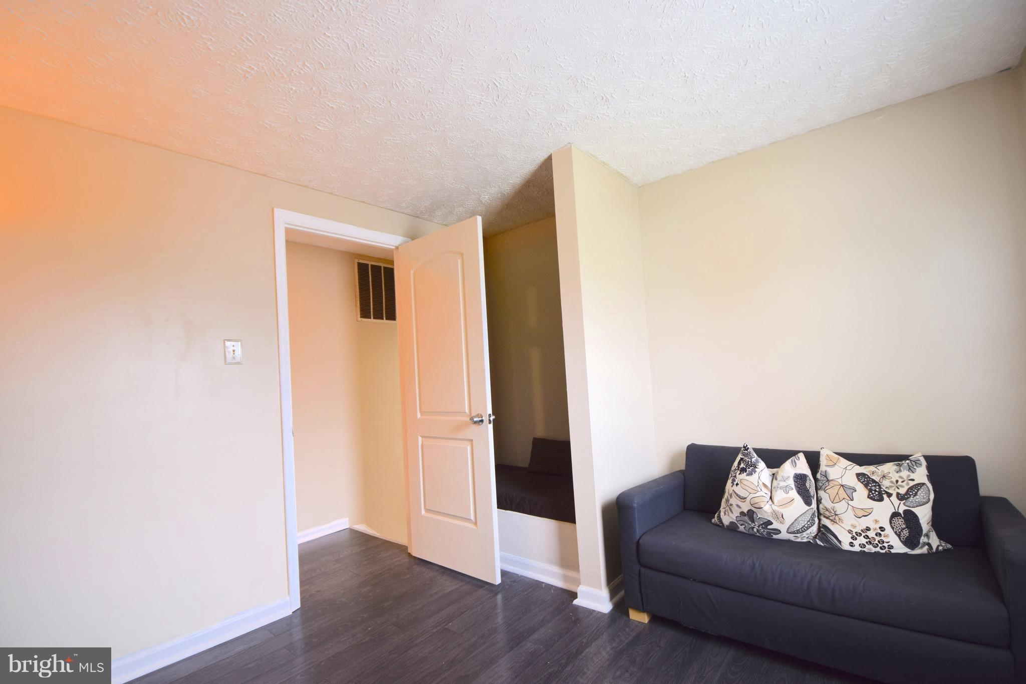 WOODBRIDGE CENTER - Residential