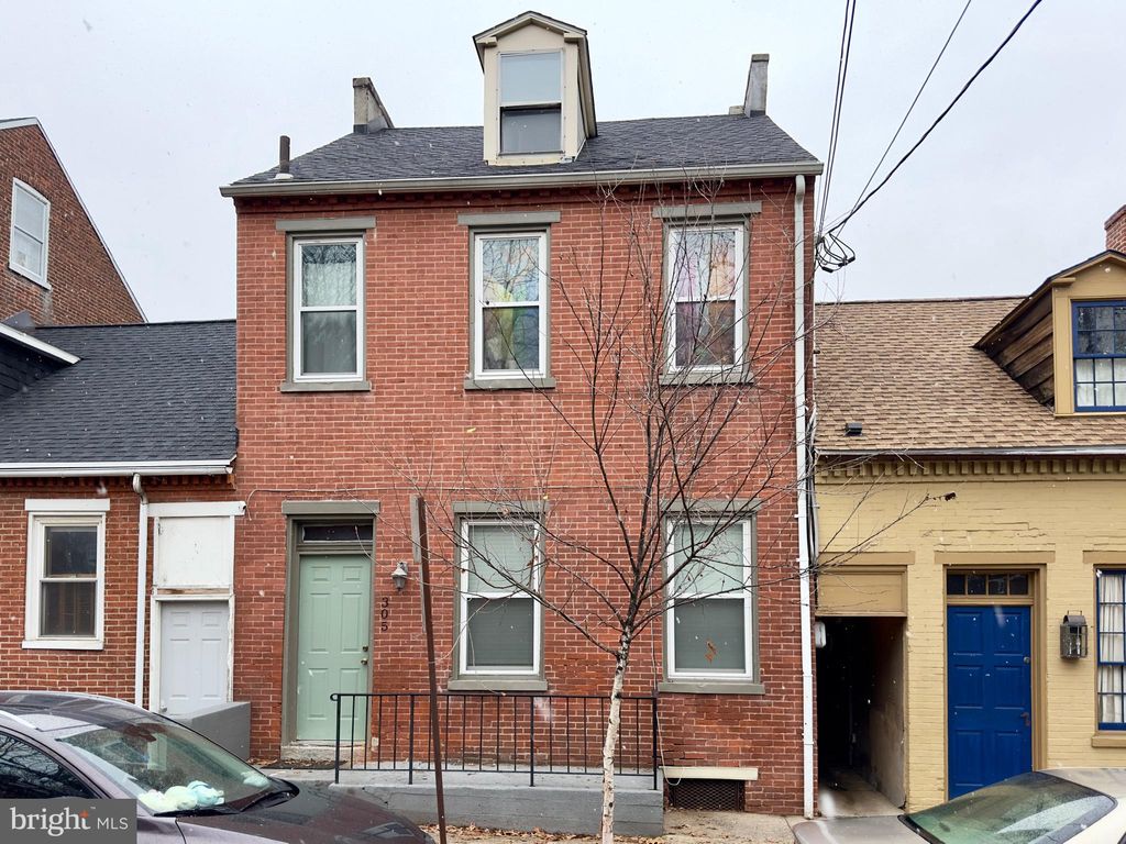 Photo of 305 E Chestnut Street, Lancaster, PA 17602 (MLS # PALA2044284)