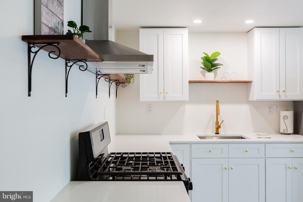 Photo of 305 E Chestnut Street, Lancaster, PA 17602 (MLS # PALA2044284)