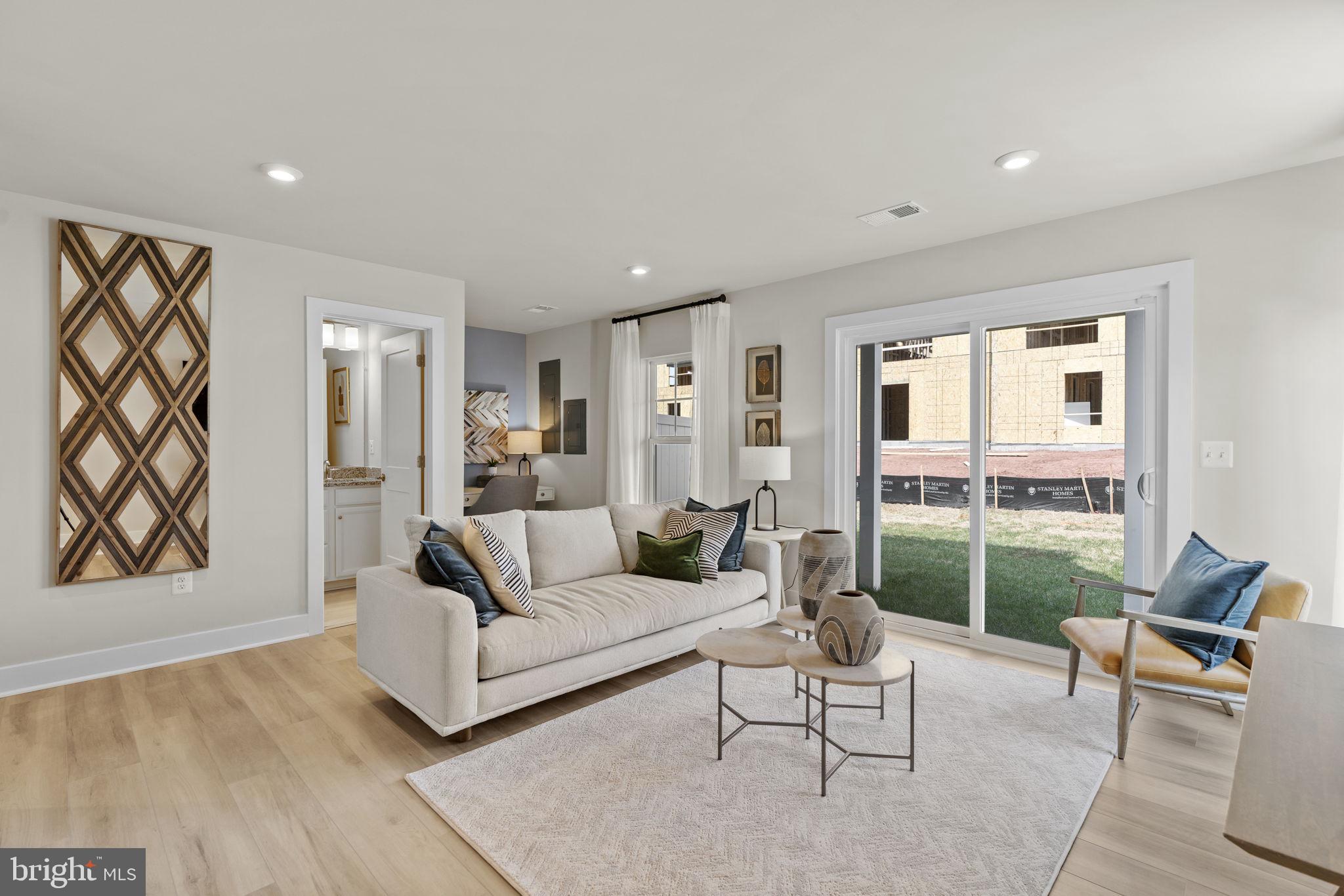 ARCOLA TOWN CENTER - Residential