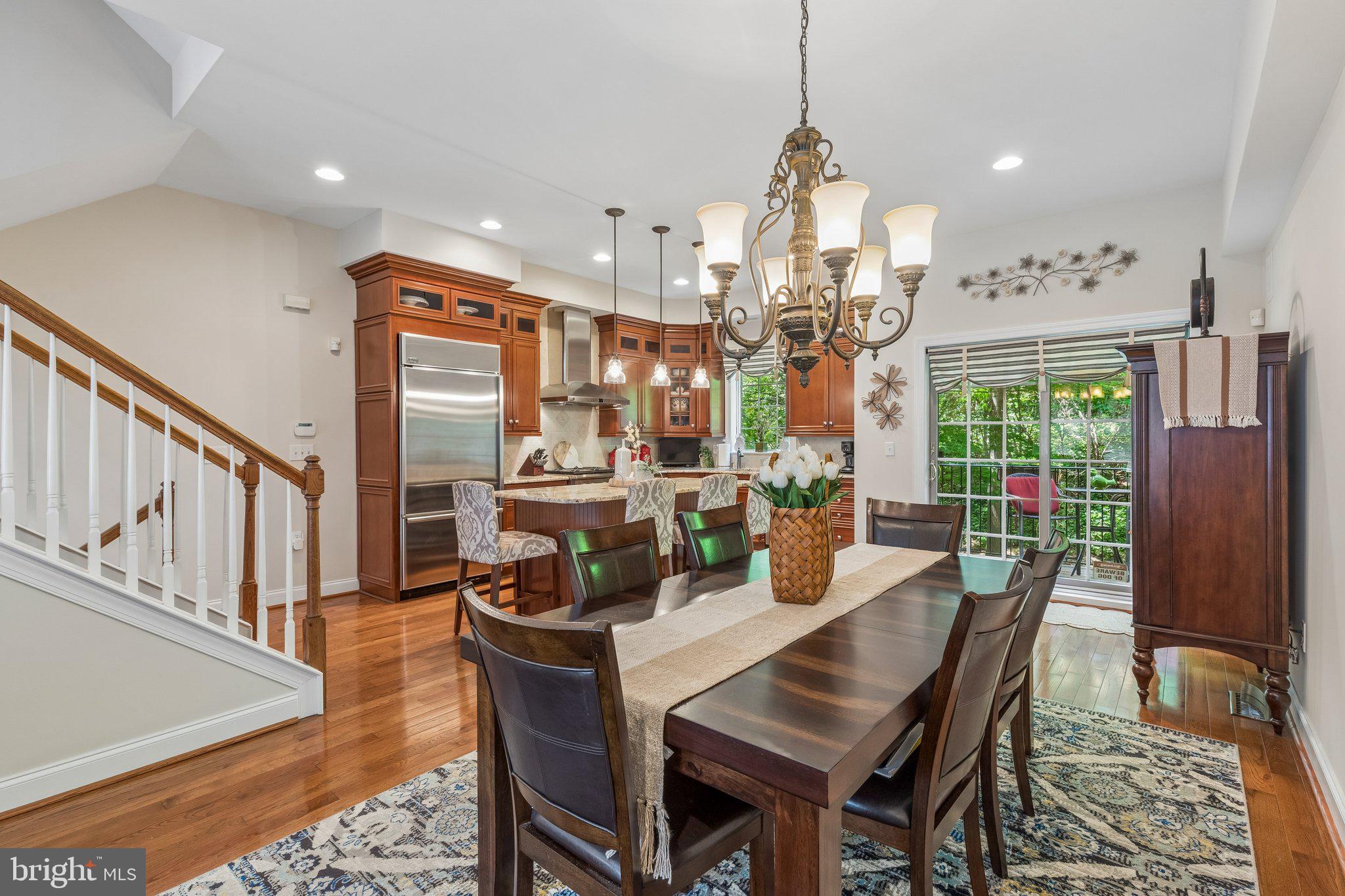 QUEEN VILLAGE - Residential