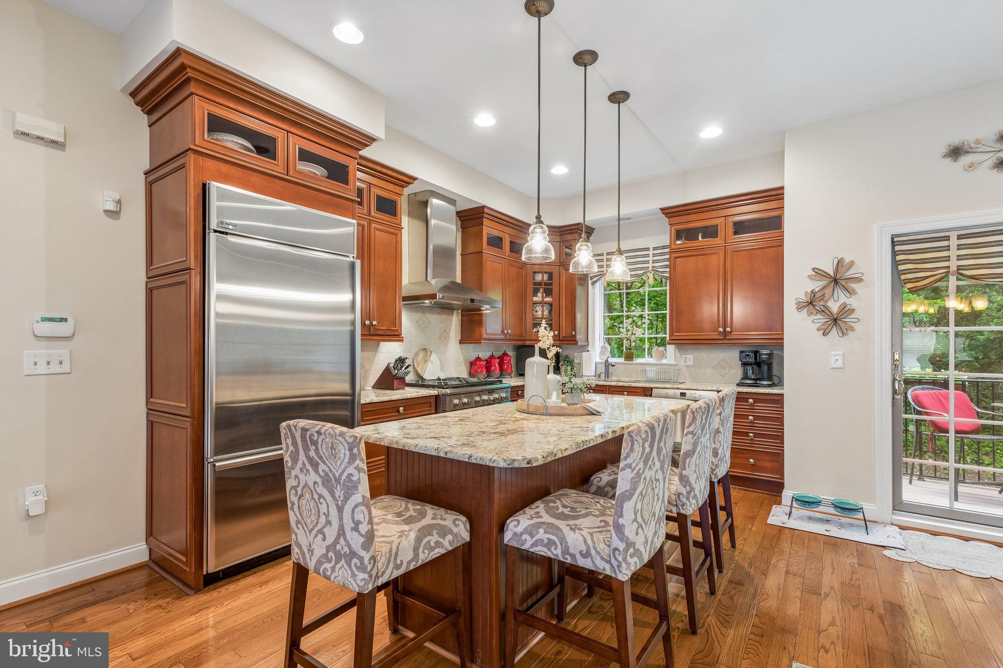 QUEEN VILLAGE - Residential
