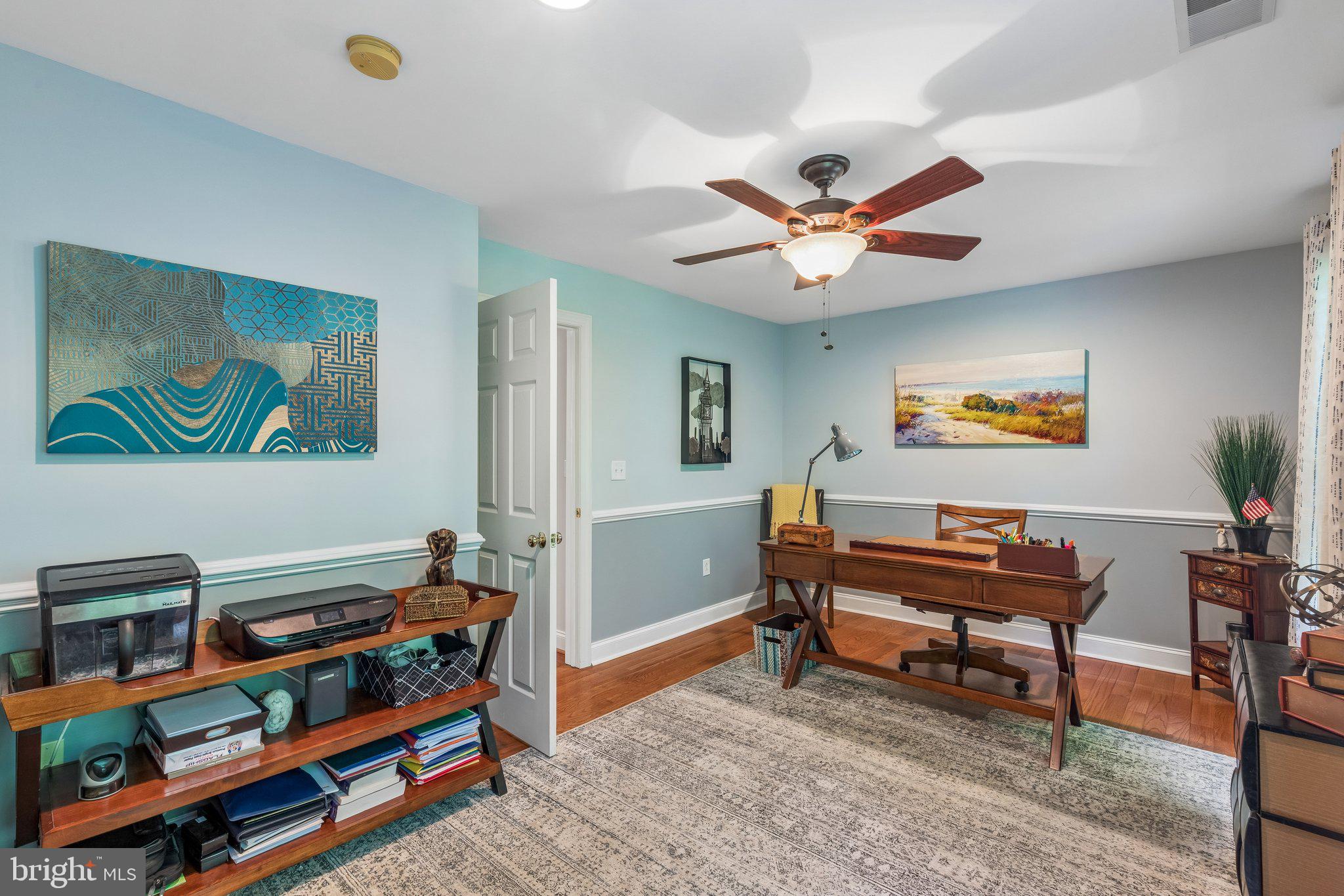 QUEEN VILLAGE - Residential