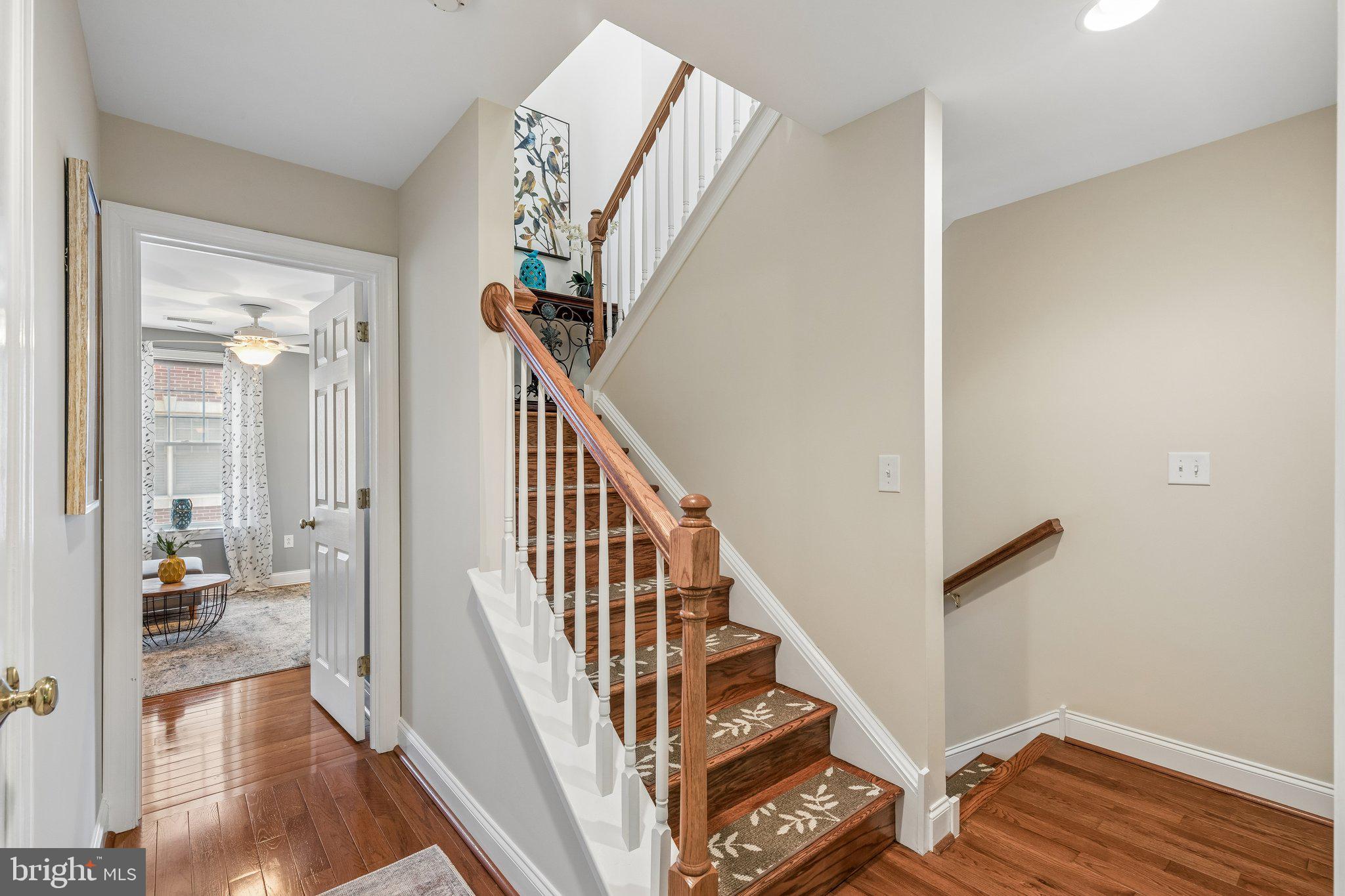 QUEEN VILLAGE - Residential