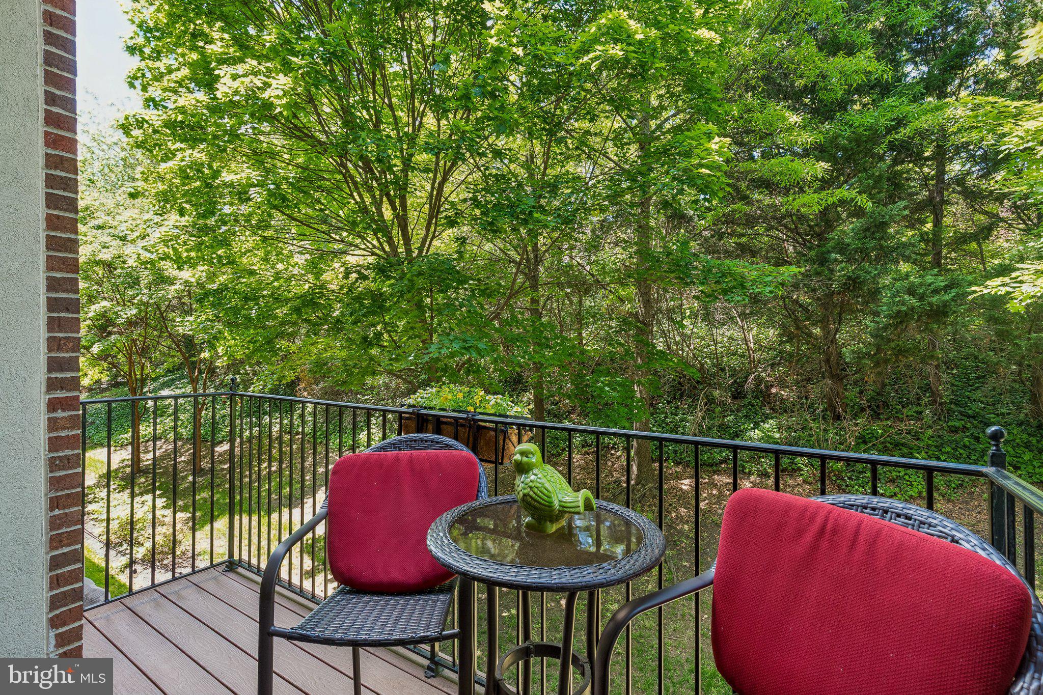 QUEEN VILLAGE - Residential