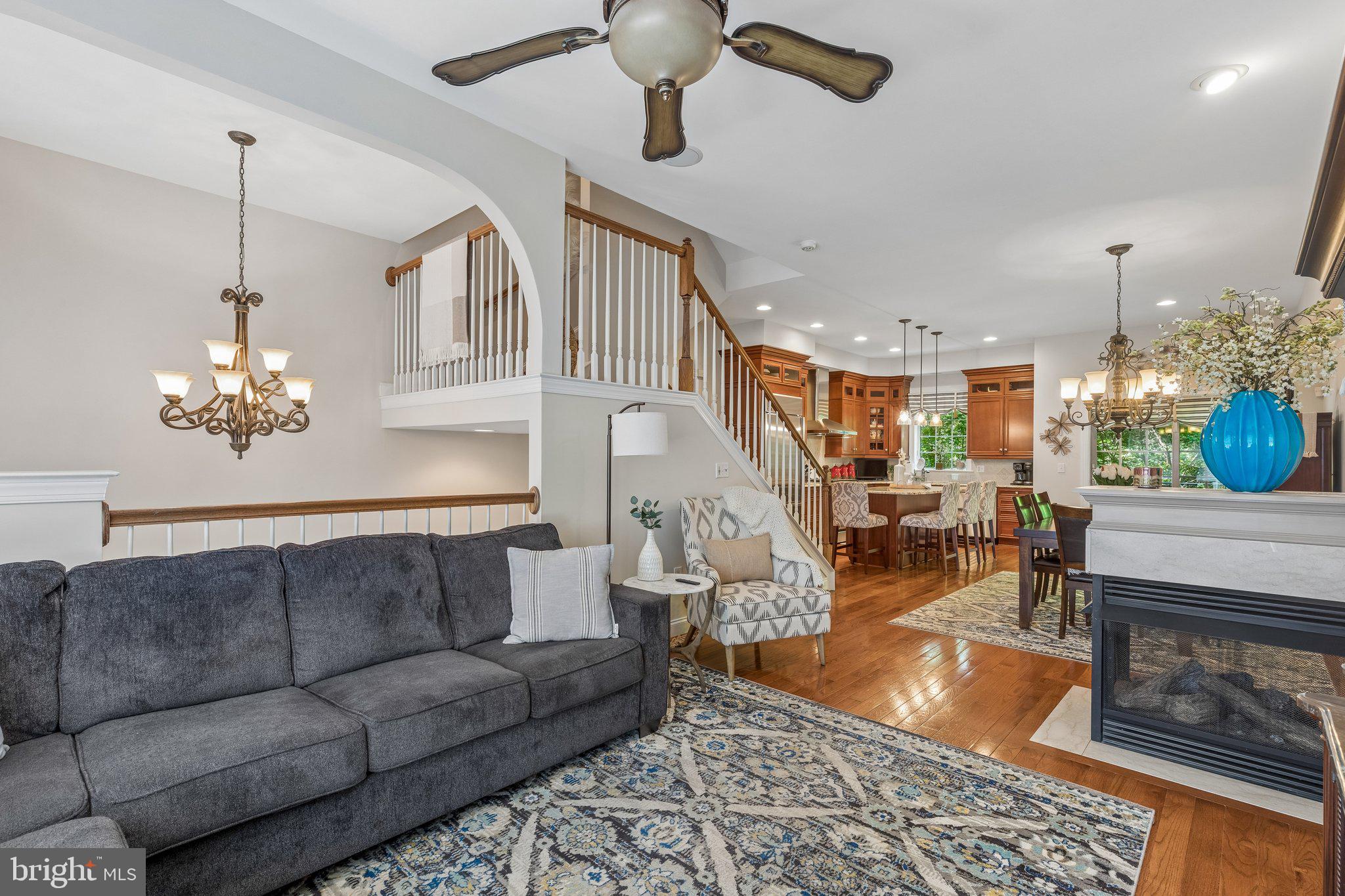 QUEEN VILLAGE - Residential