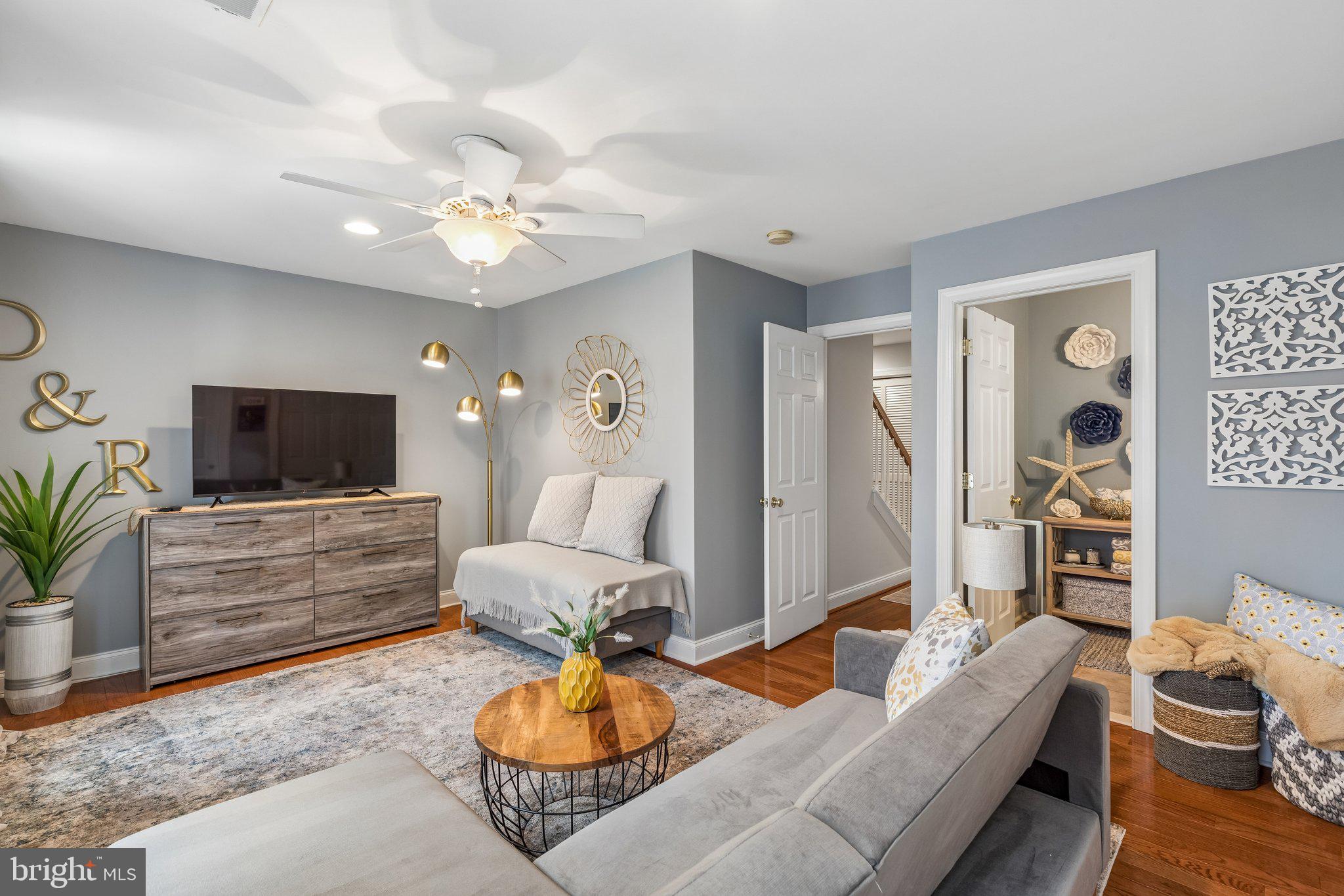 QUEEN VILLAGE - Residential