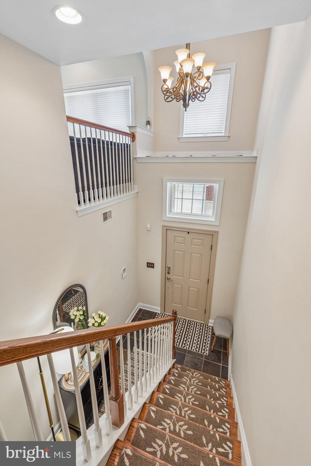 QUEEN VILLAGE - Residential