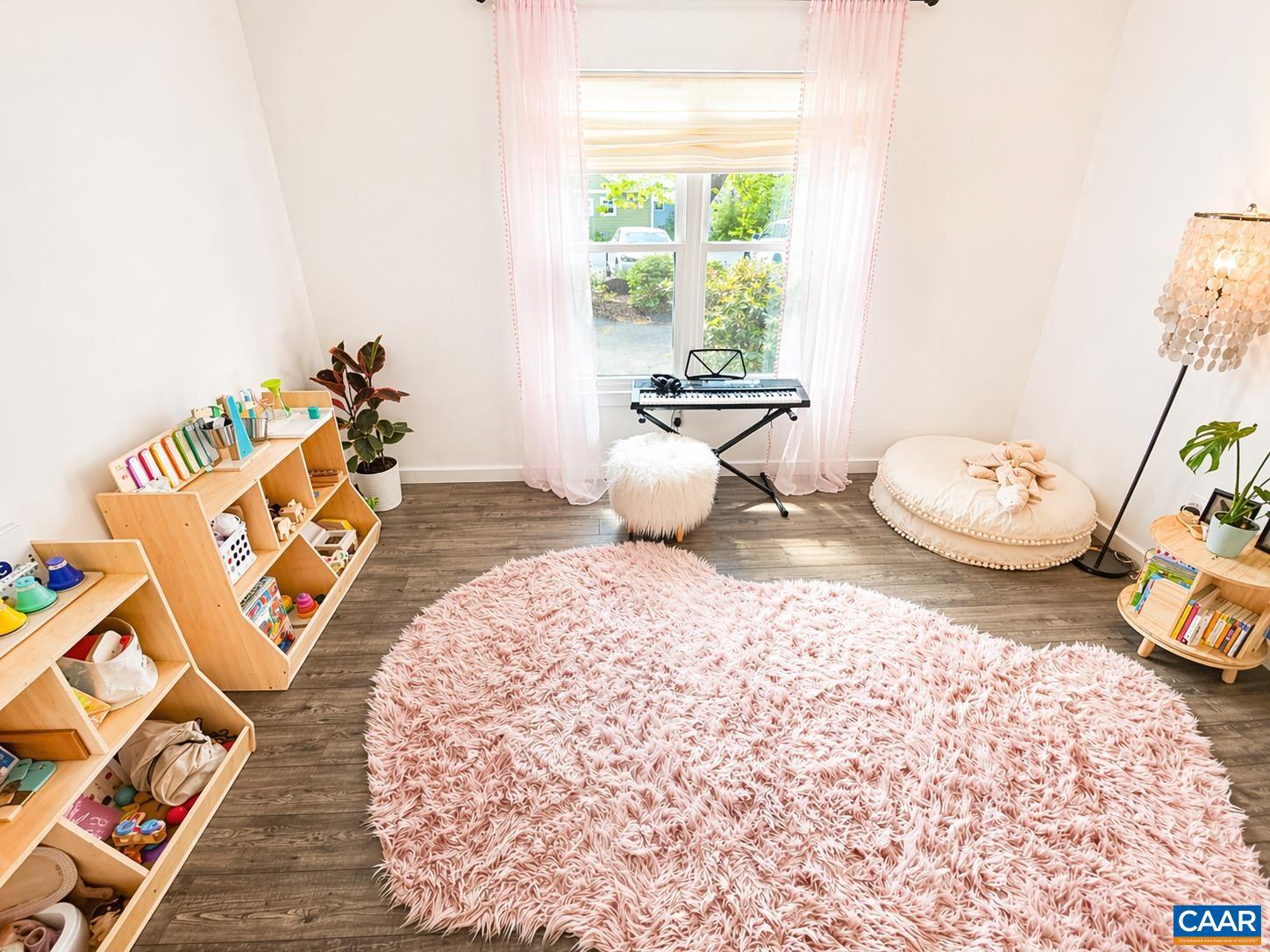 LAKE MONTICELLO - Residential