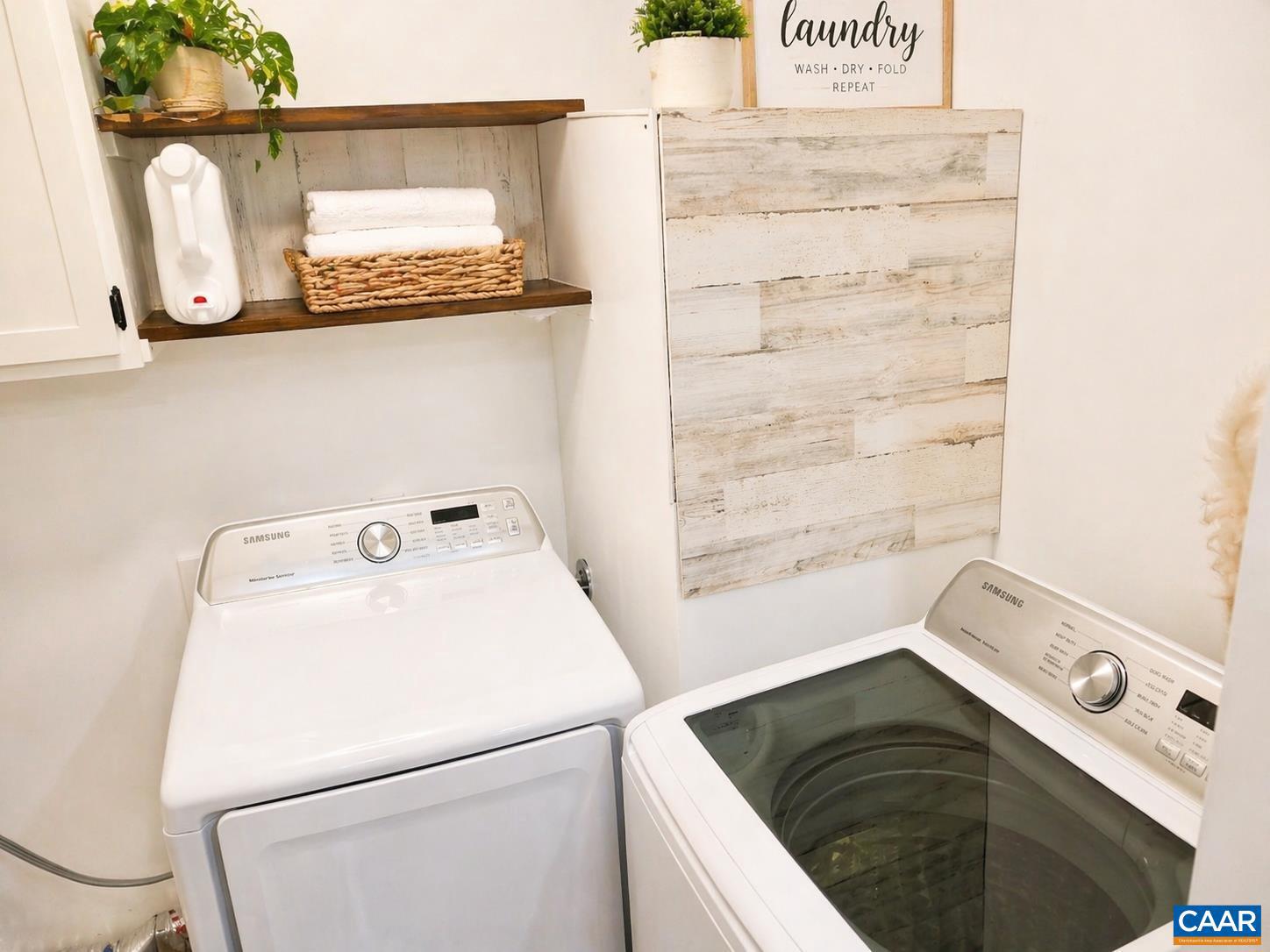 LAKE MONTICELLO - Residential