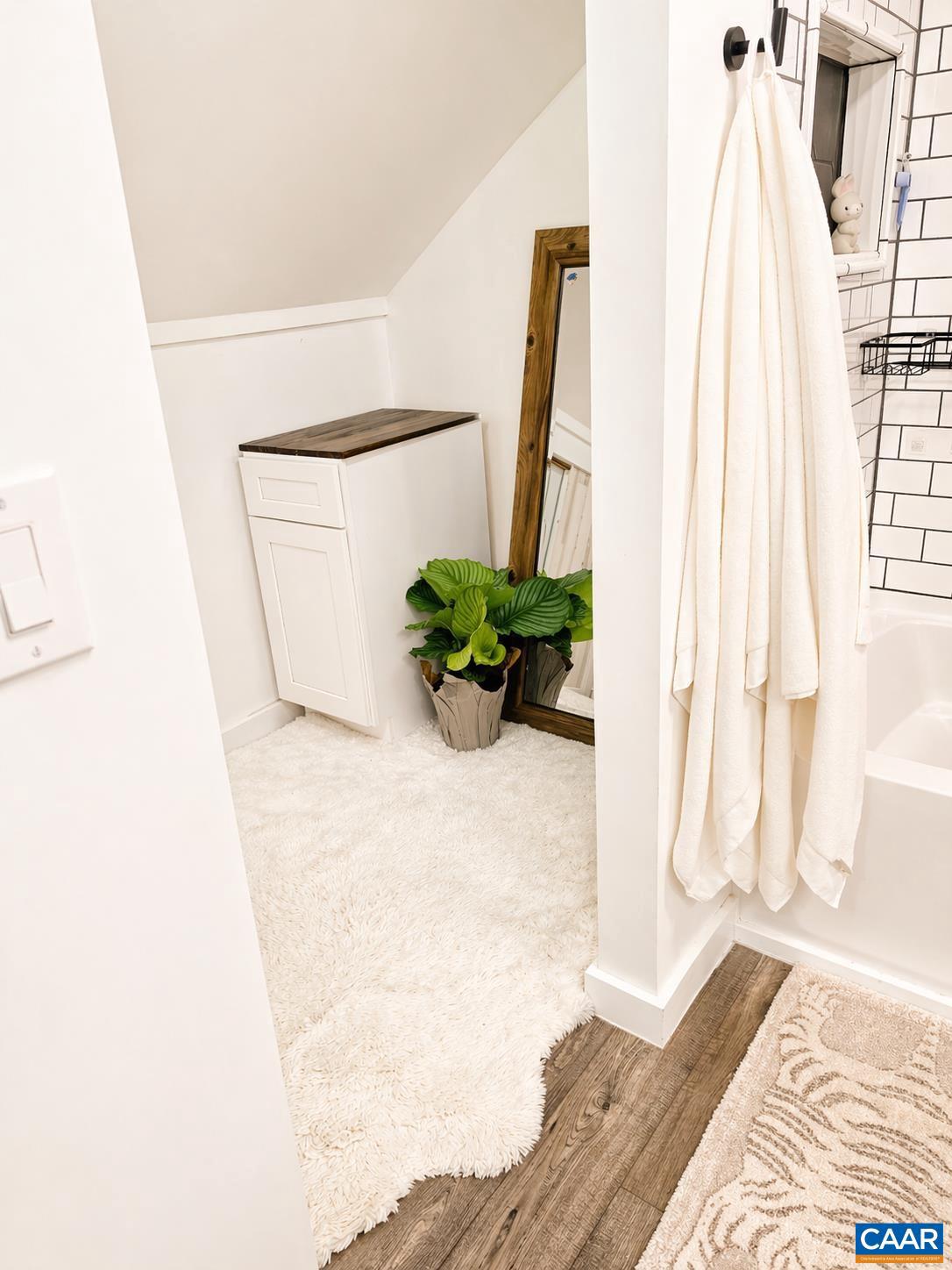 LAKE MONTICELLO - Residential