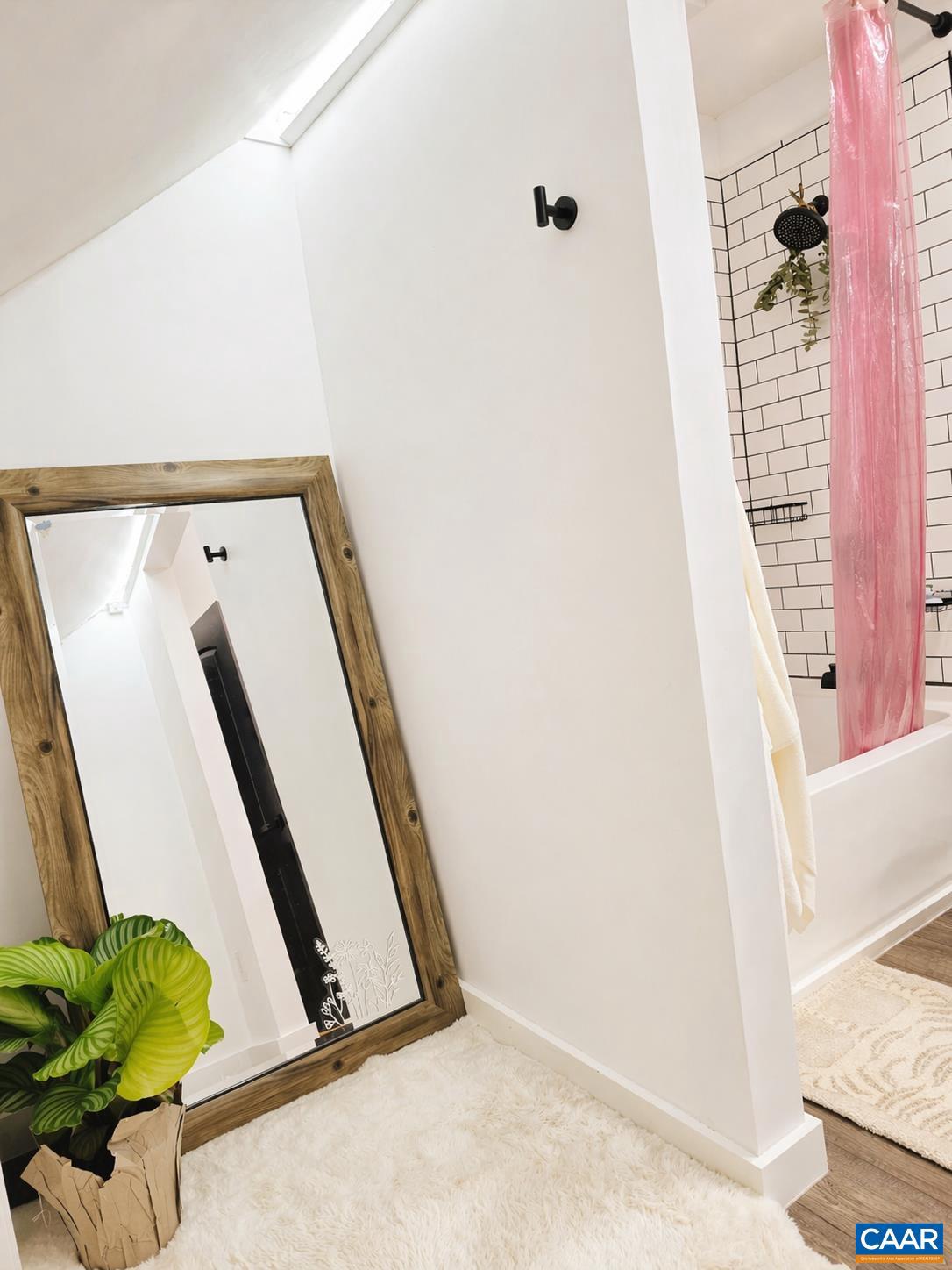 LAKE MONTICELLO - Residential