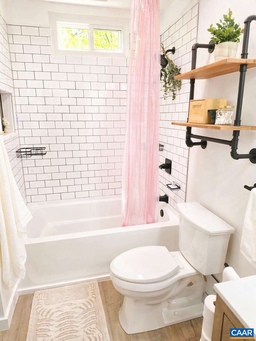 LAKE MONTICELLO - Residential