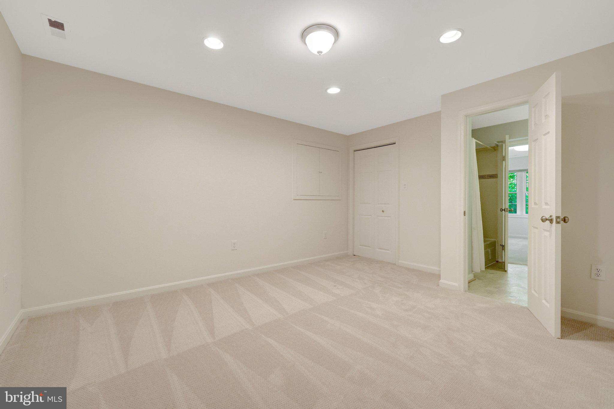 LANGLEY OAKS - Residential