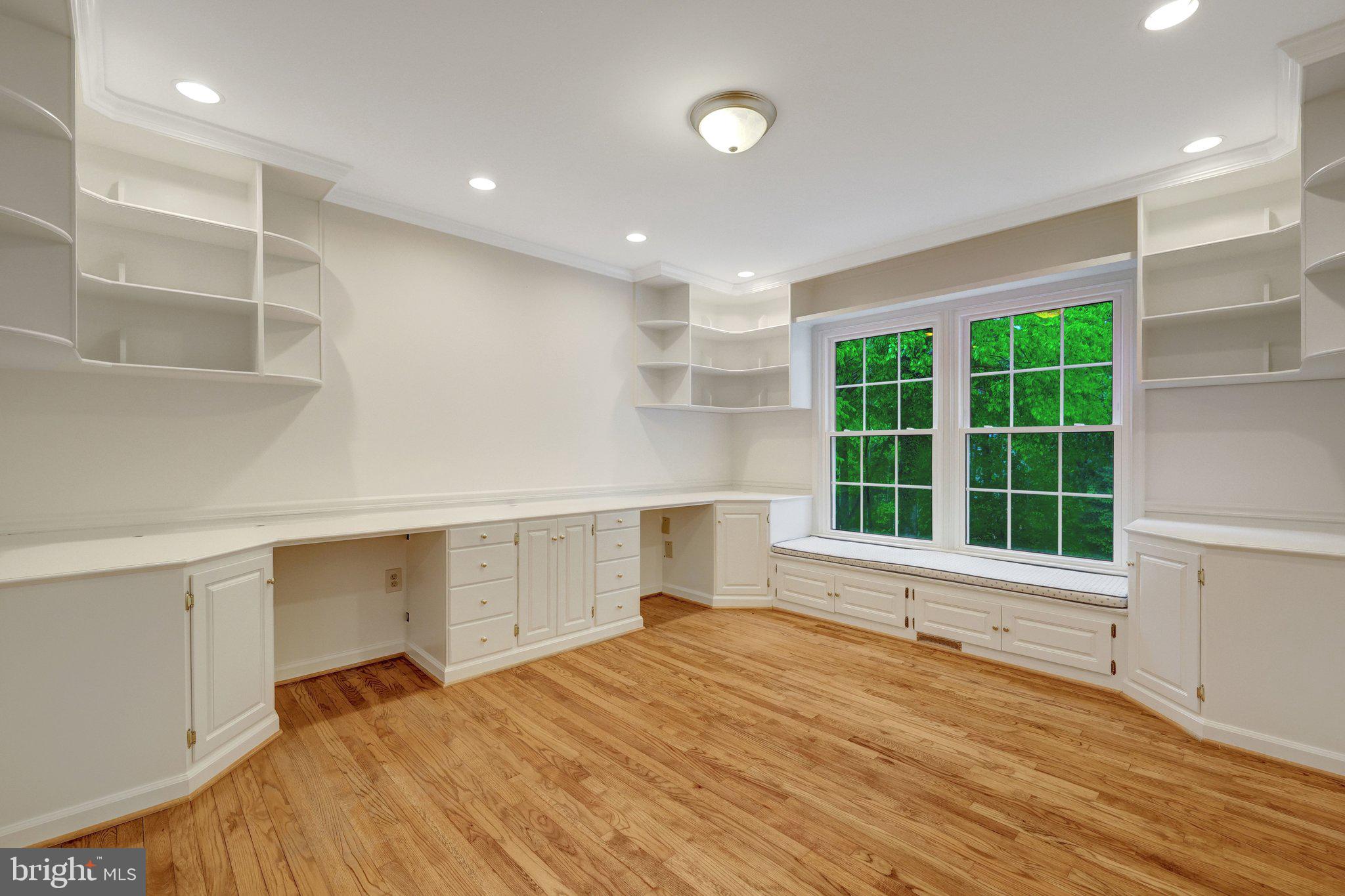 LANGLEY OAKS - Residential