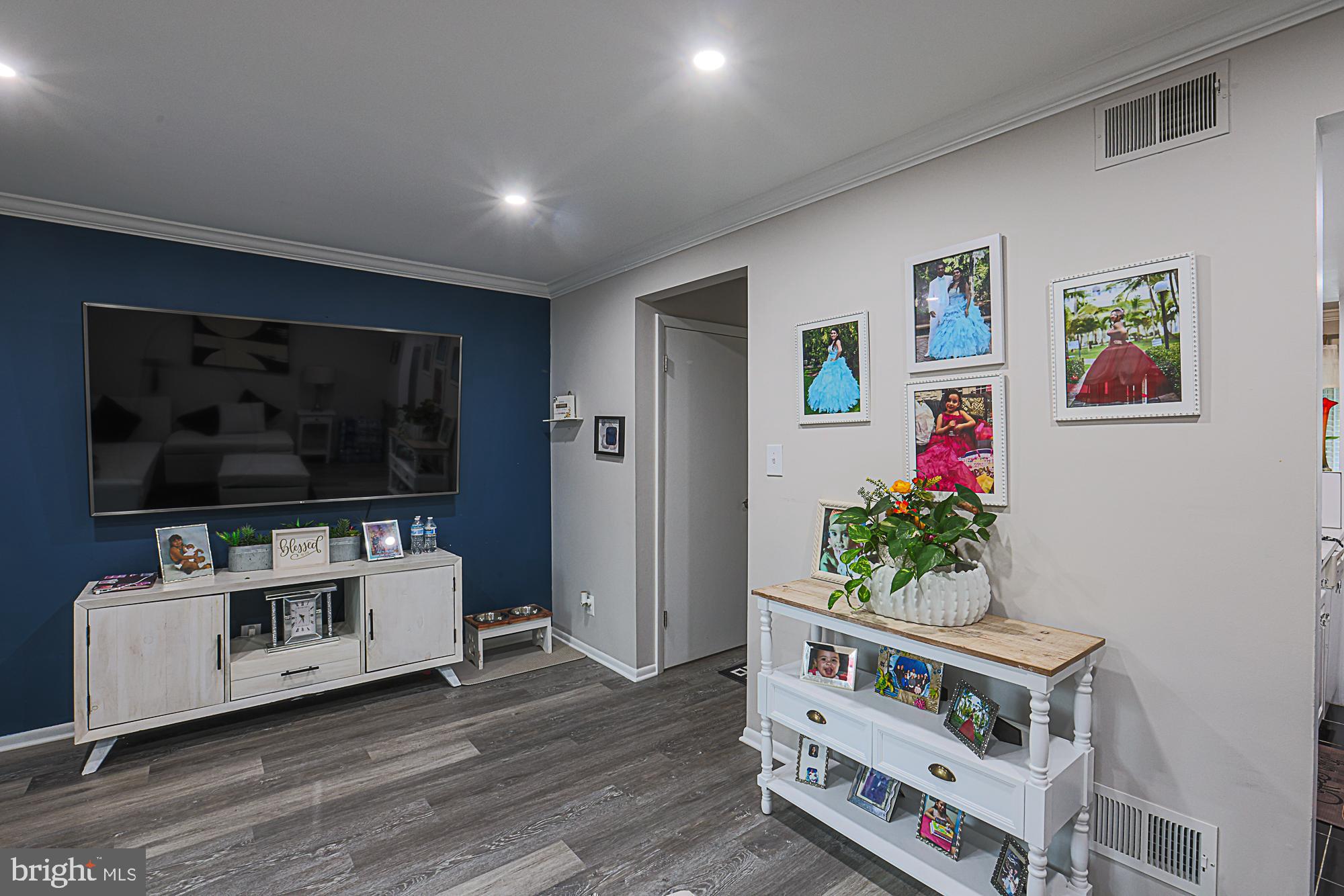 VILLAGE OF LONG REACH - Residential