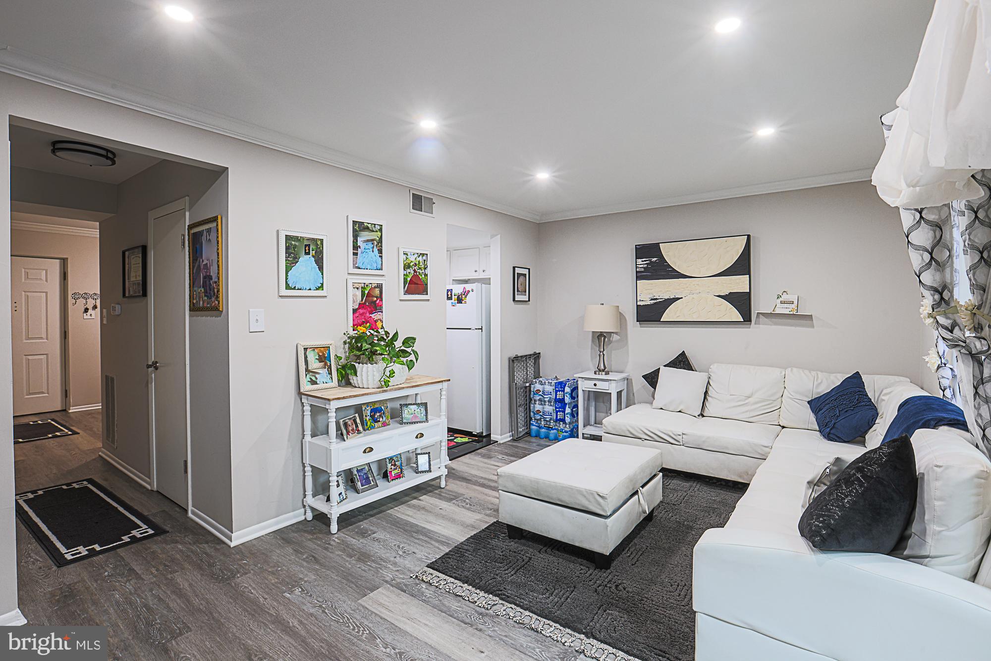 VILLAGE OF LONG REACH - Residential