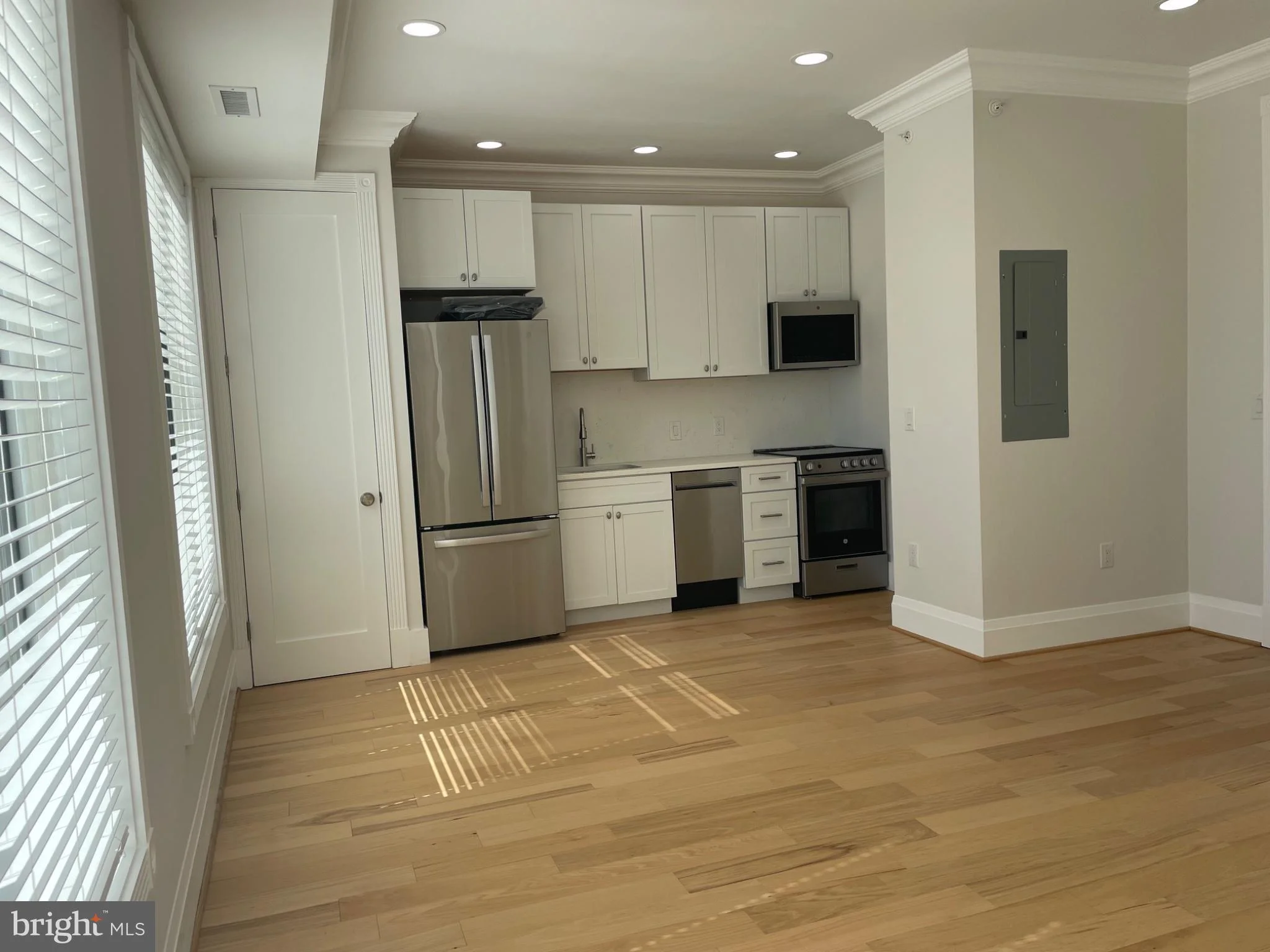 712 E St SE Unit 3E, Washington, DC 20003 photo 2