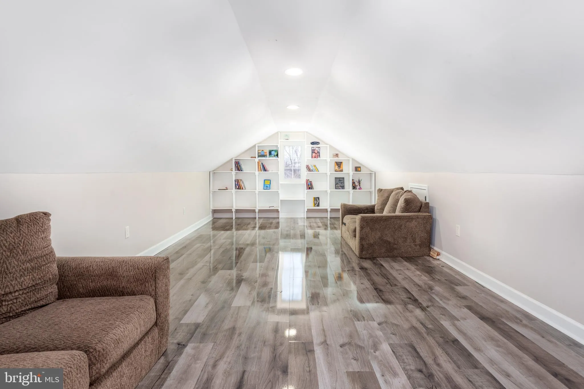 Wilmington, Delaware 19804, United States, 6 Bedrooms Bedrooms, ,6 BathroomsBathrooms,Residential,Pending,79577