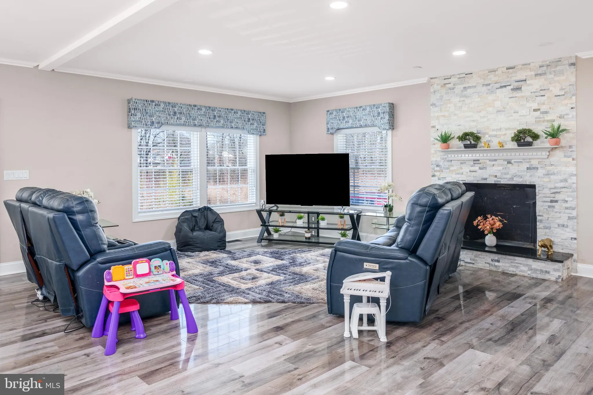 Wilmington, Delaware 19804, United States, 6 Bedrooms Bedrooms, ,6 BathroomsBathrooms,Residential,Pending,79577