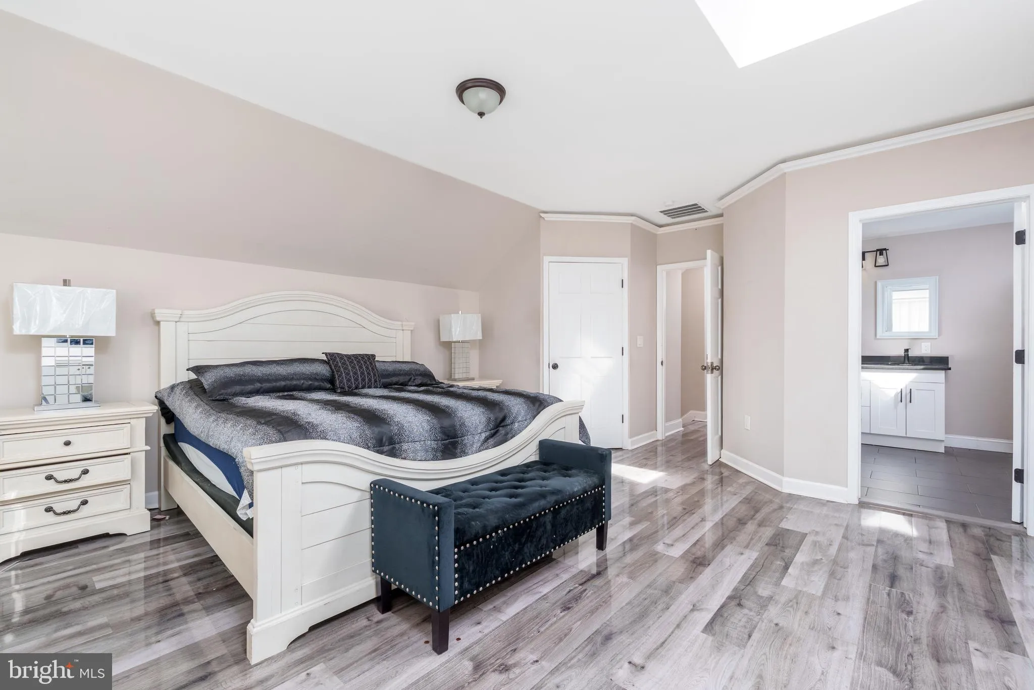 Wilmington, Delaware 19804, United States, 6 Bedrooms Bedrooms, ,6 BathroomsBathrooms,Residential,Pending,79577