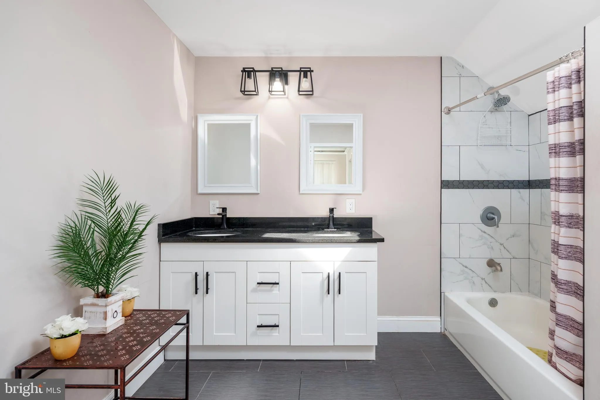 Wilmington, Delaware 19804, United States, 6 Bedrooms Bedrooms, ,6 BathroomsBathrooms,Residential,Pending,79577