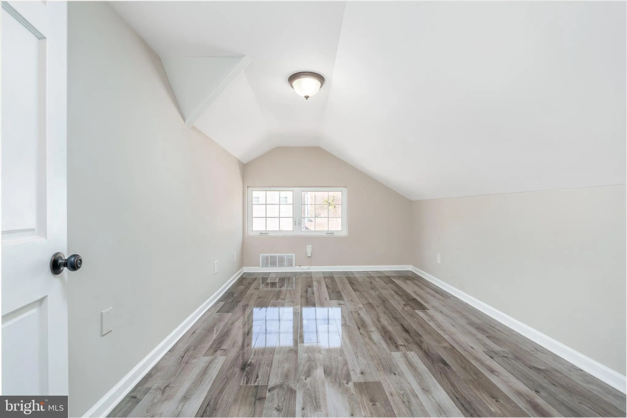 Wilmington, Delaware 19804, United States, 6 Bedrooms Bedrooms, ,6 BathroomsBathrooms,Residential,Pending,79577