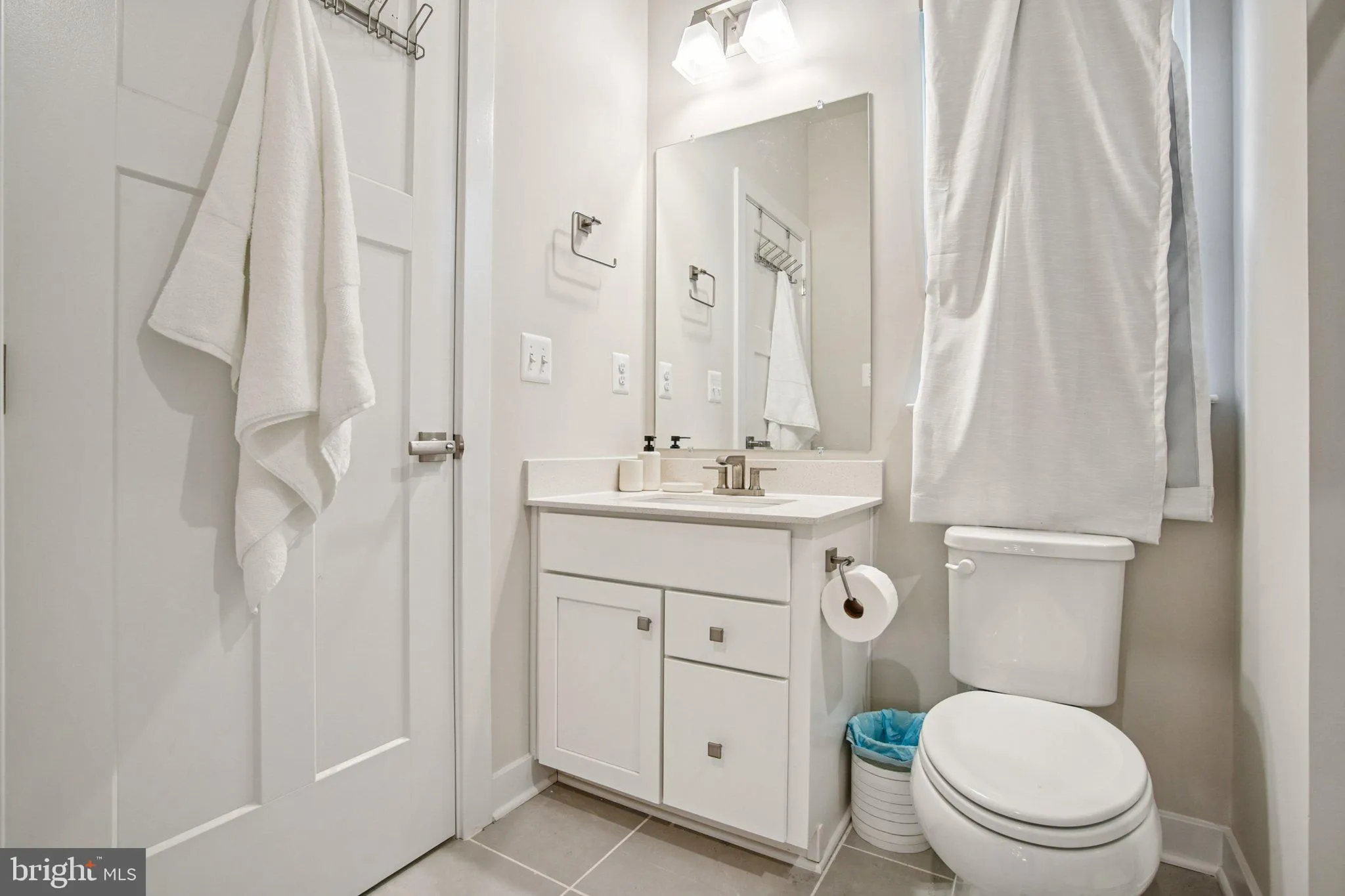 Grasonville, Maryland 21638, United States, 5 Bedrooms Bedrooms, ,3 BathroomsBathrooms,Residential,Active,216086