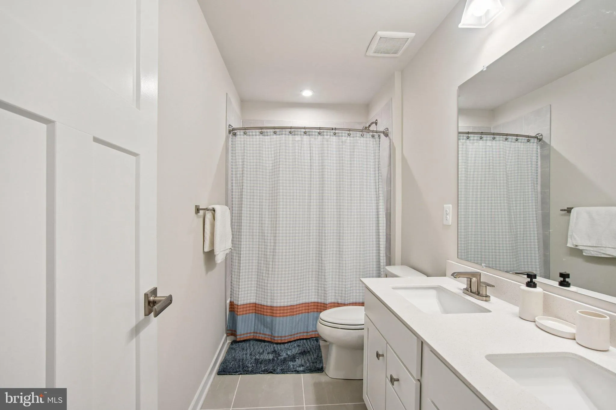 Grasonville, Maryland 21638, United States, 5 Bedrooms Bedrooms, ,3 BathroomsBathrooms,Residential,Active,216086