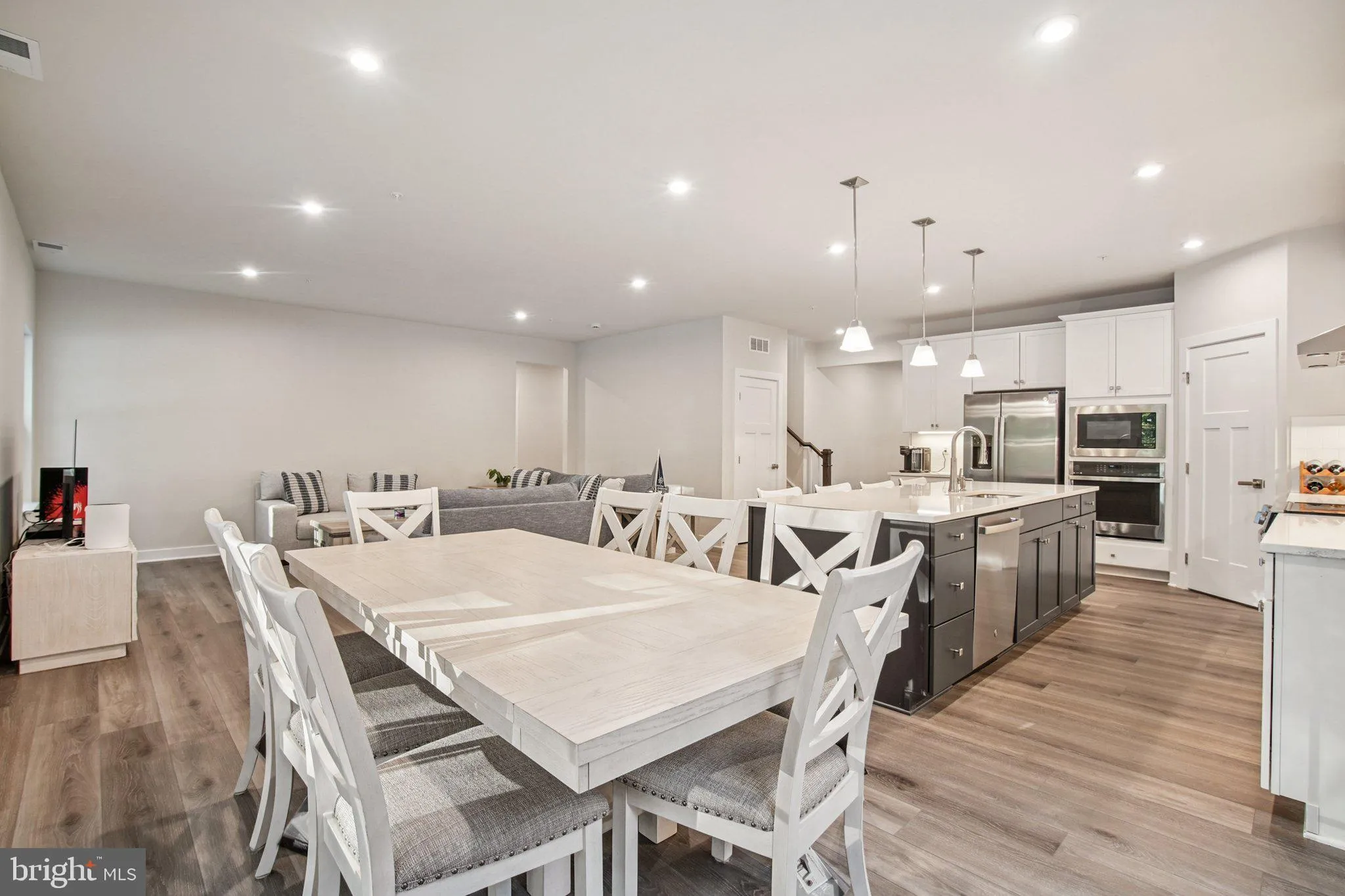 Grasonville, Maryland 21638, United States, 5 Bedrooms Bedrooms, ,3 BathroomsBathrooms,Residential,Active,216086