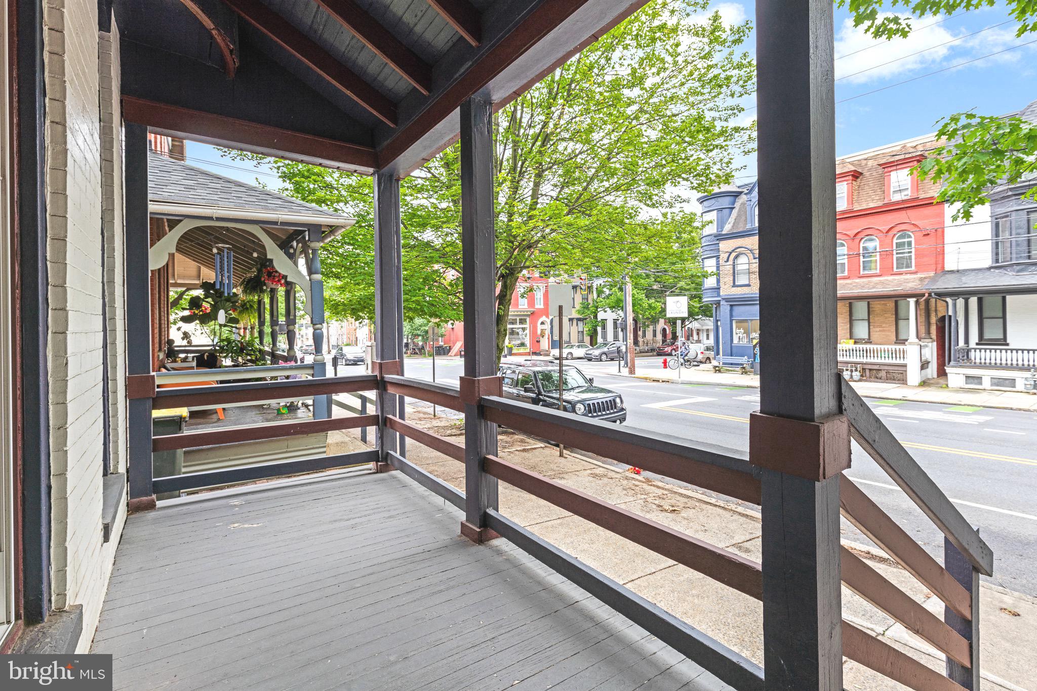 305 W LEMON STREET