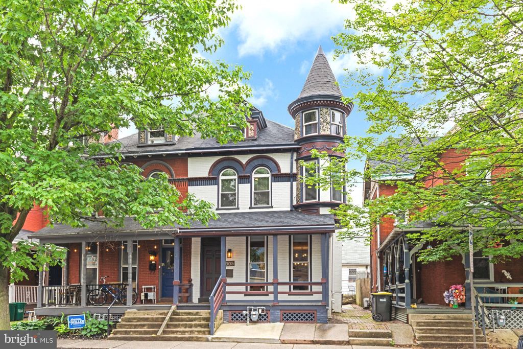 Photo of 305 W Lemon Street, LANCASTER, PA 17603 (MLS # PALA2068786)