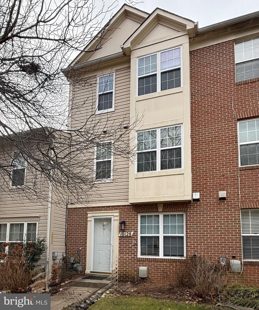Super convenient location. Walking distance to Rio shopping center. Min to highway. 
 New master bathroom and walk in closet, newly remodeled kitchen with backsplash. Move in condition. Helpful agent if you have any questions
