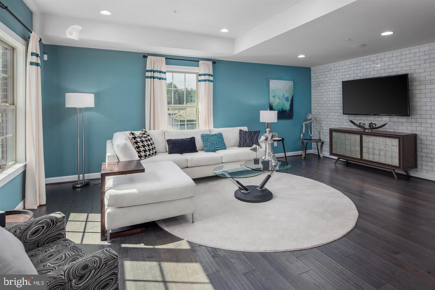 SUBURBAN GREENE - Residential Lease