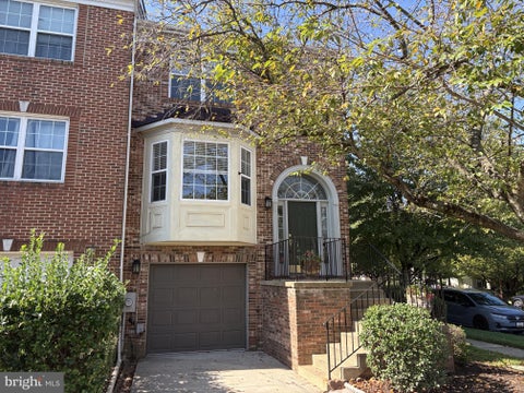 Townhouse For Sale - 8106 Castlebury Terrace<br/> GAITHERSBURG, MD 20879