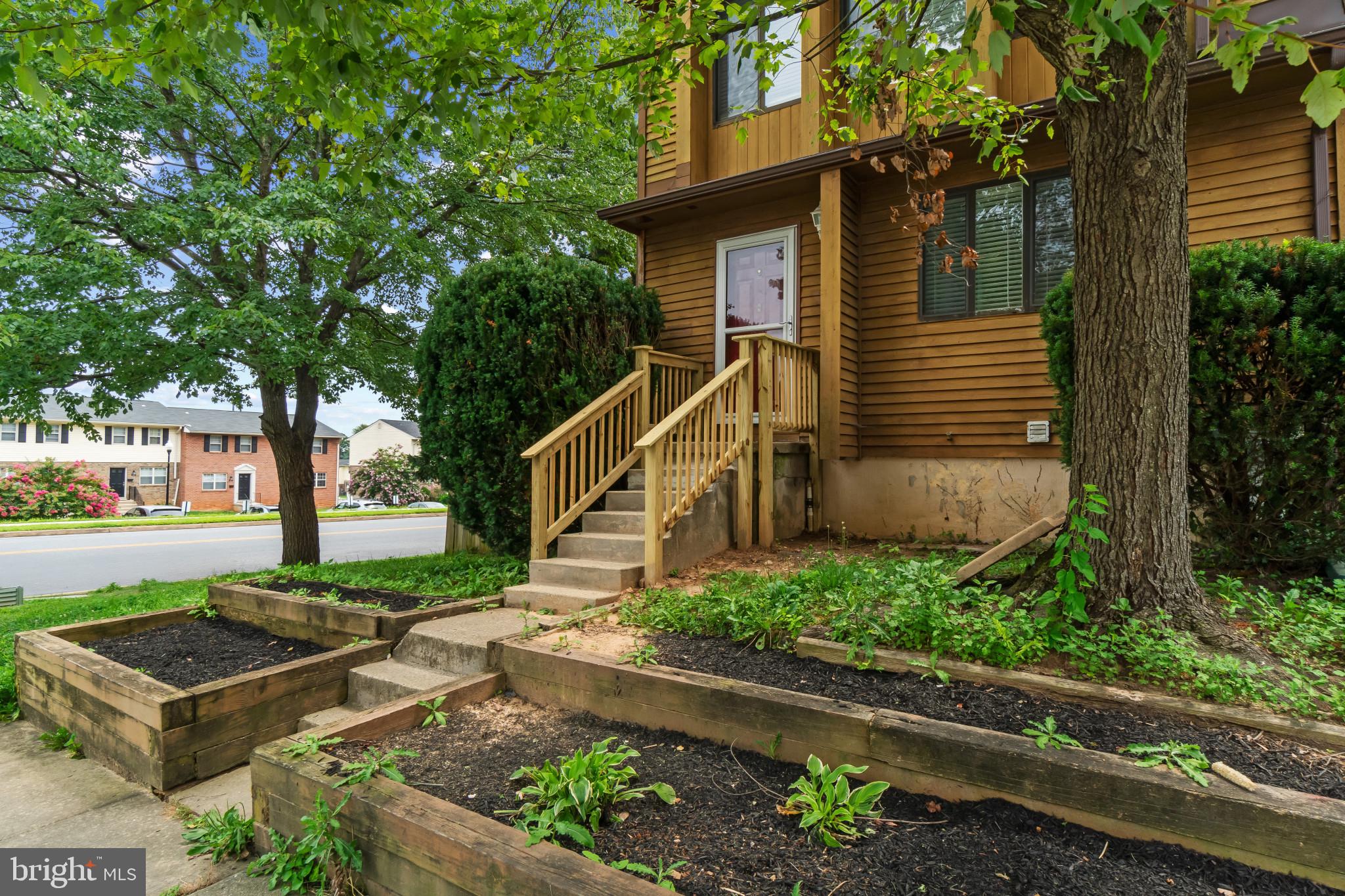 Discover comfort and potential in this well-maintained 3-bedroom, 2.5-bath townhome offering over 2,000 sq ft of living space. The open layout features recessed lighting, ceiling fans, and abundant natural light throughout. While the kitchen remains original, it’s functional and ready for your personal touch—an excellent opportunity to add value and style.
The fully finished basement with daylight entry provides flexible space for a family room, home office, or guest suite. Upstairs, the primary bedroom includes a walk-in closet and en-suite bath. Step outside to enjoy the private deck and fenced rear yard—ideal for relaxing or entertaining.