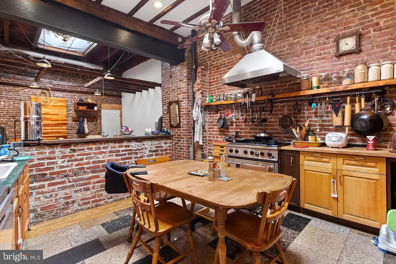 KENSINGTON - Commercial Sale