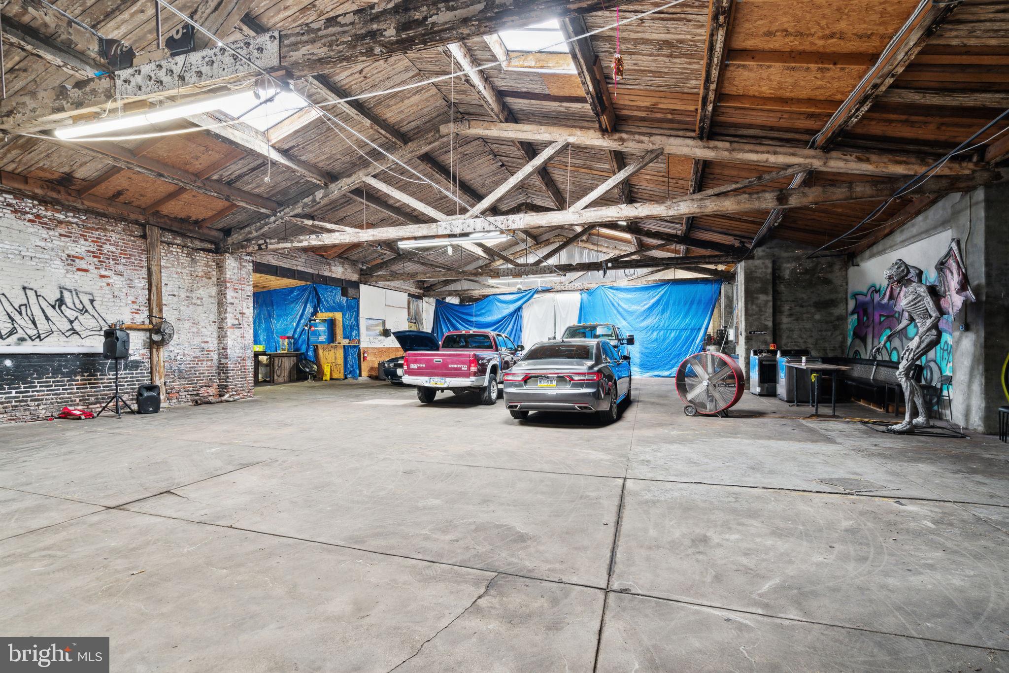 KENSINGTON - Commercial Sale