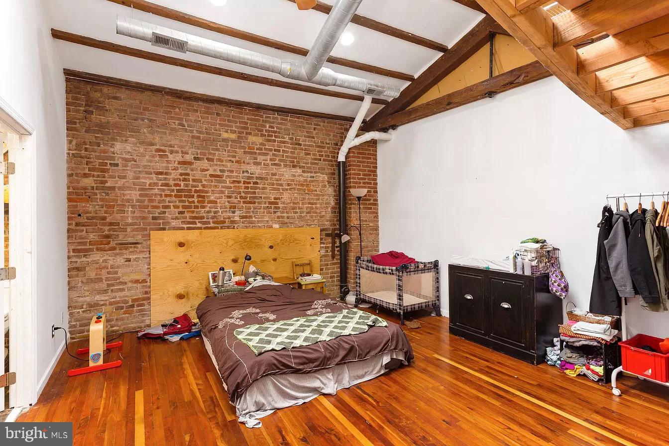 KENSINGTON - Commercial Sale