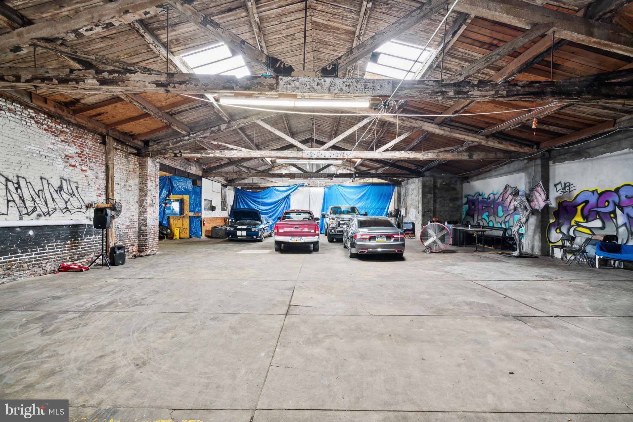 KENSINGTON - Commercial Sale