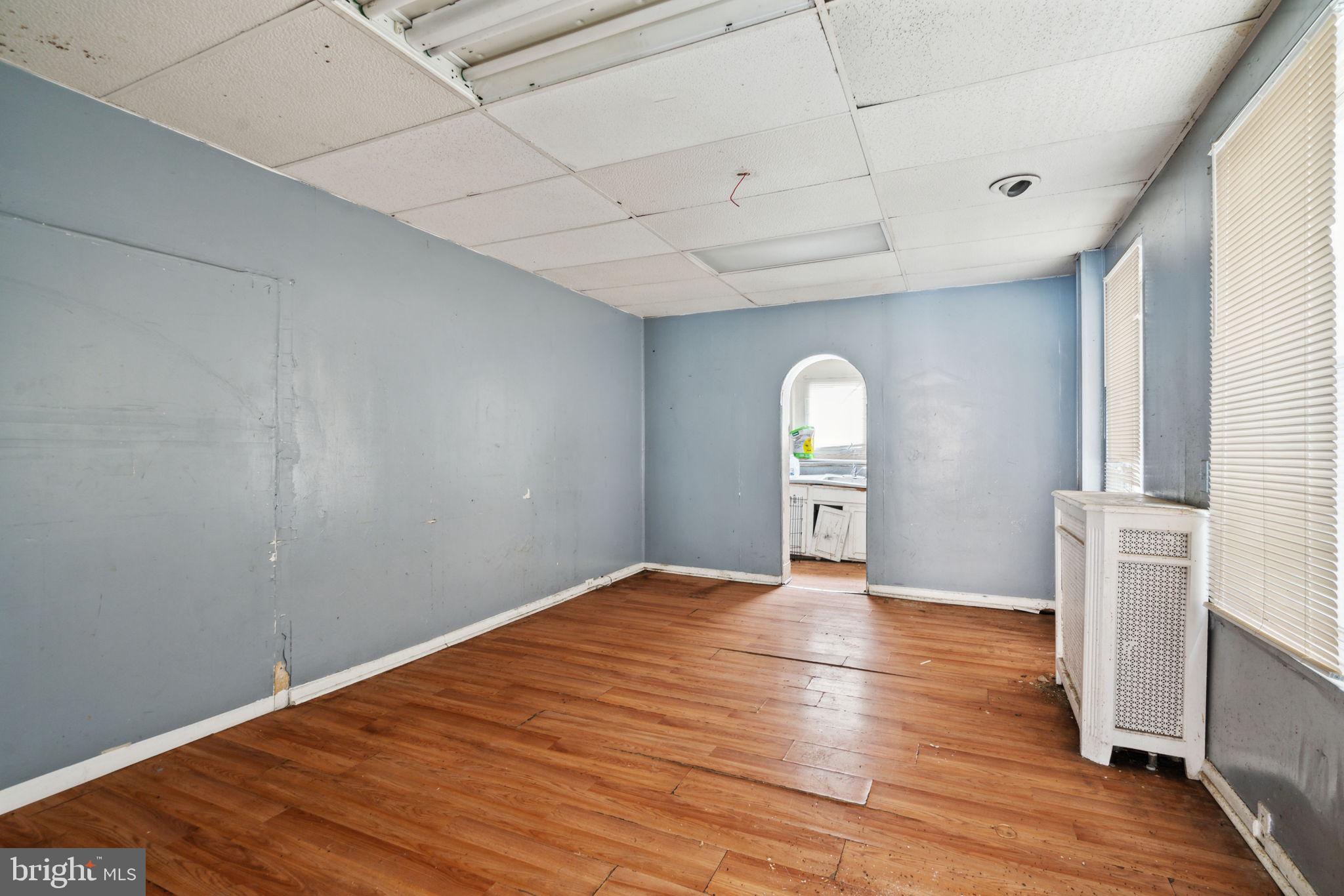 KENSINGTON - Commercial Sale