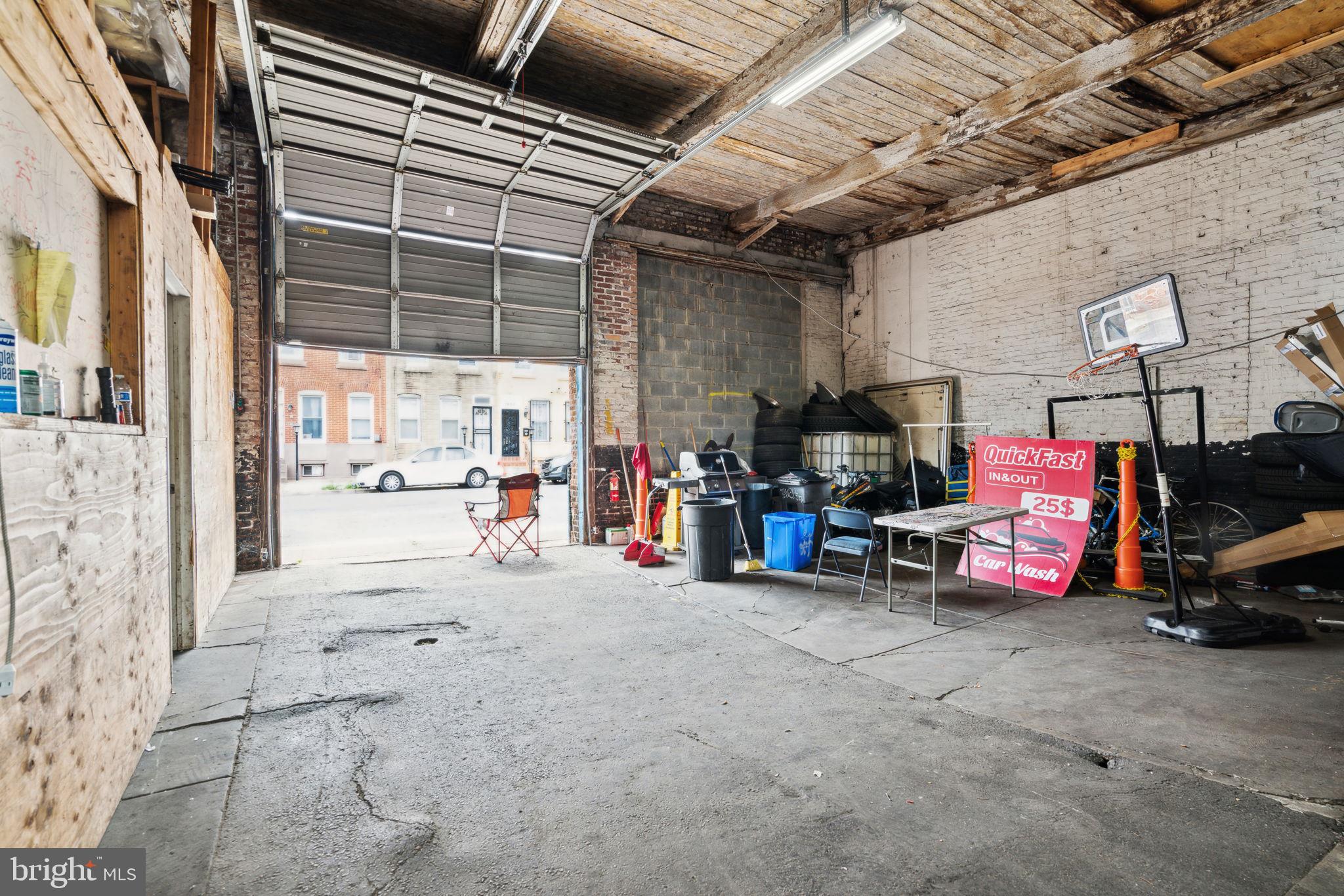 KENSINGTON - Commercial Sale