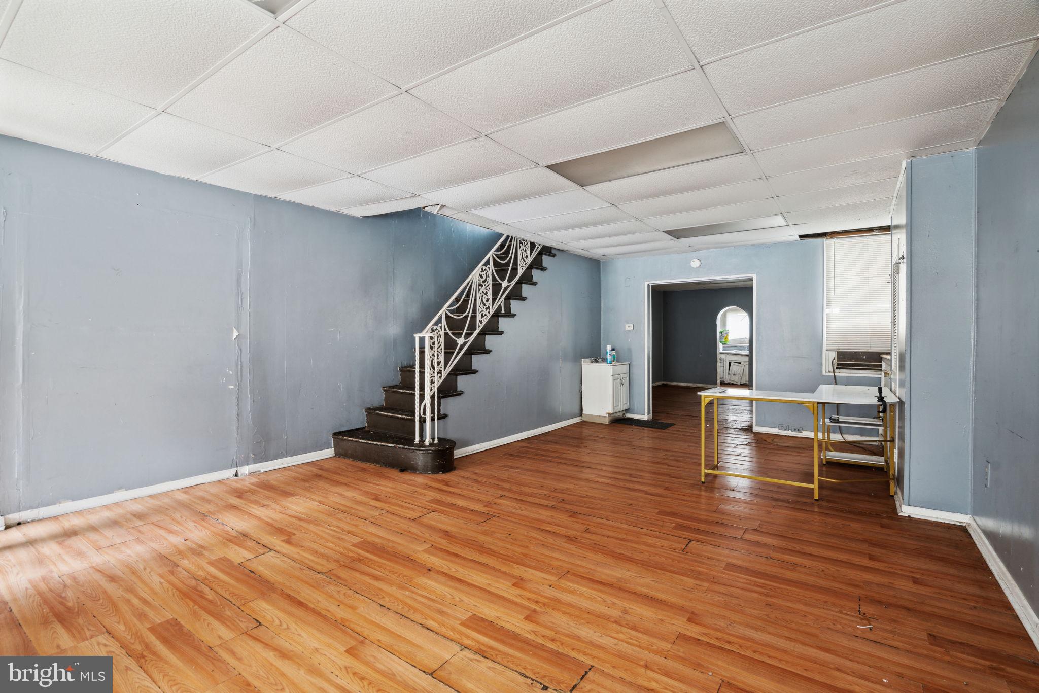 KENSINGTON - Commercial Sale